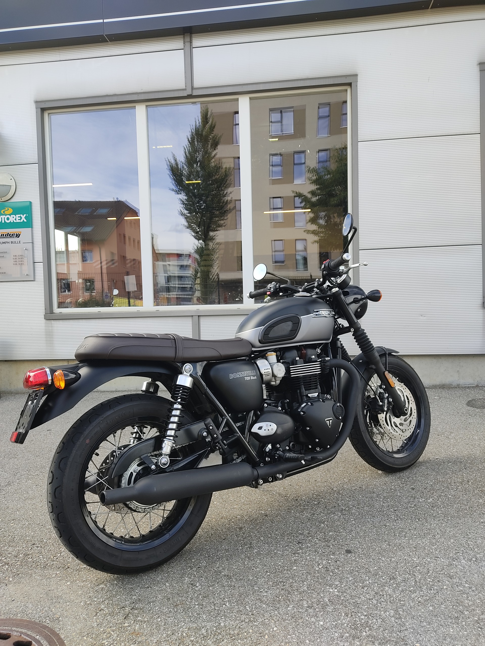 TRIUMPH Bonneville T120 Black-image-2