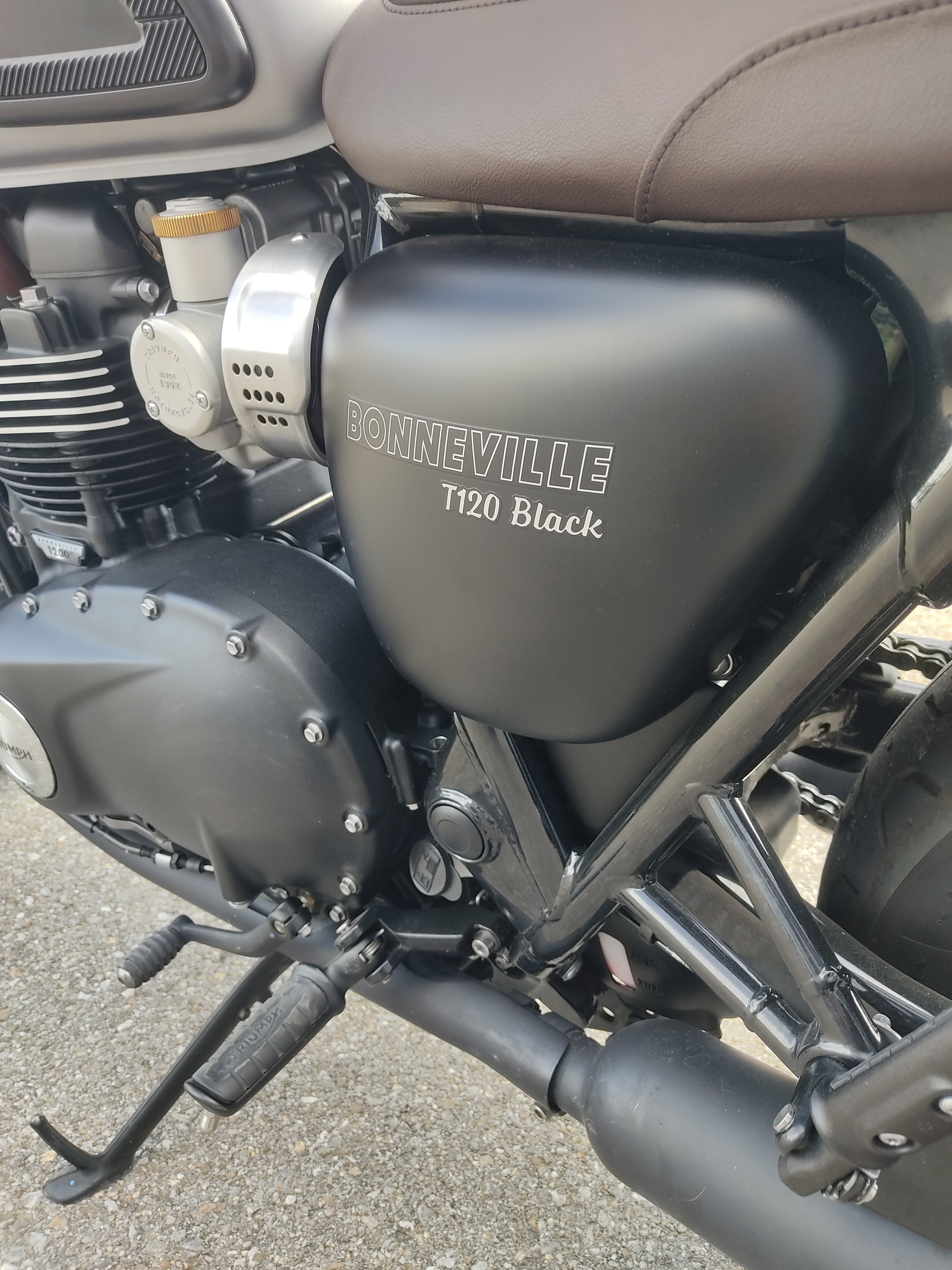 TRIUMPH Bonneville T120 Black-image-4