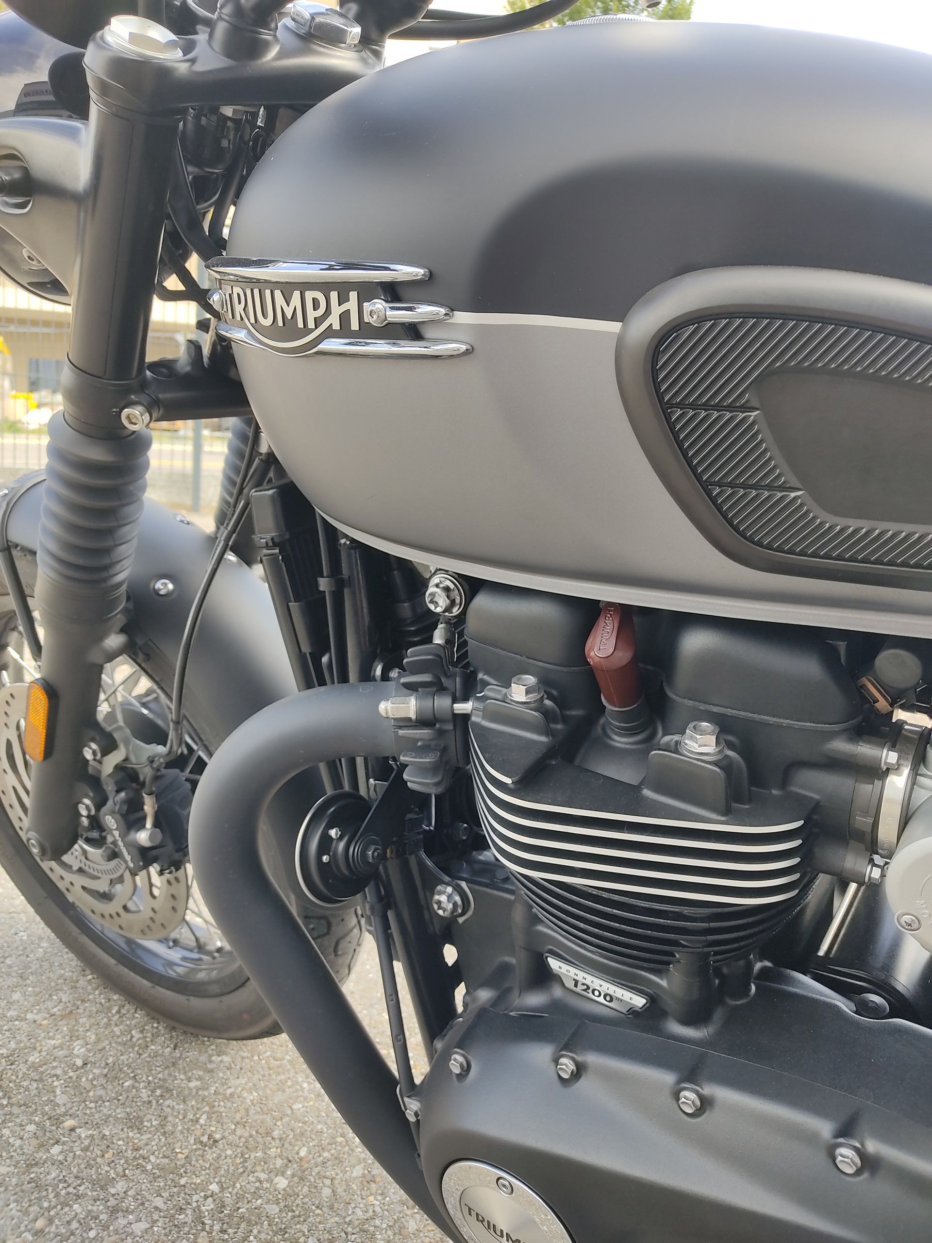 TRIUMPH Bonneville T120 Black-image-5