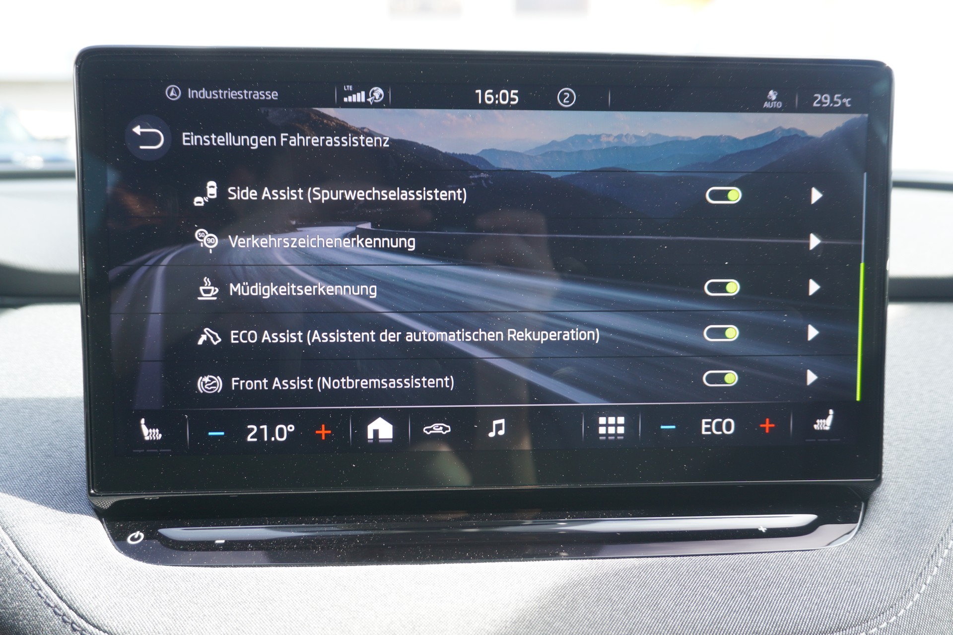 SKODA Enyaq iV 80-image-26