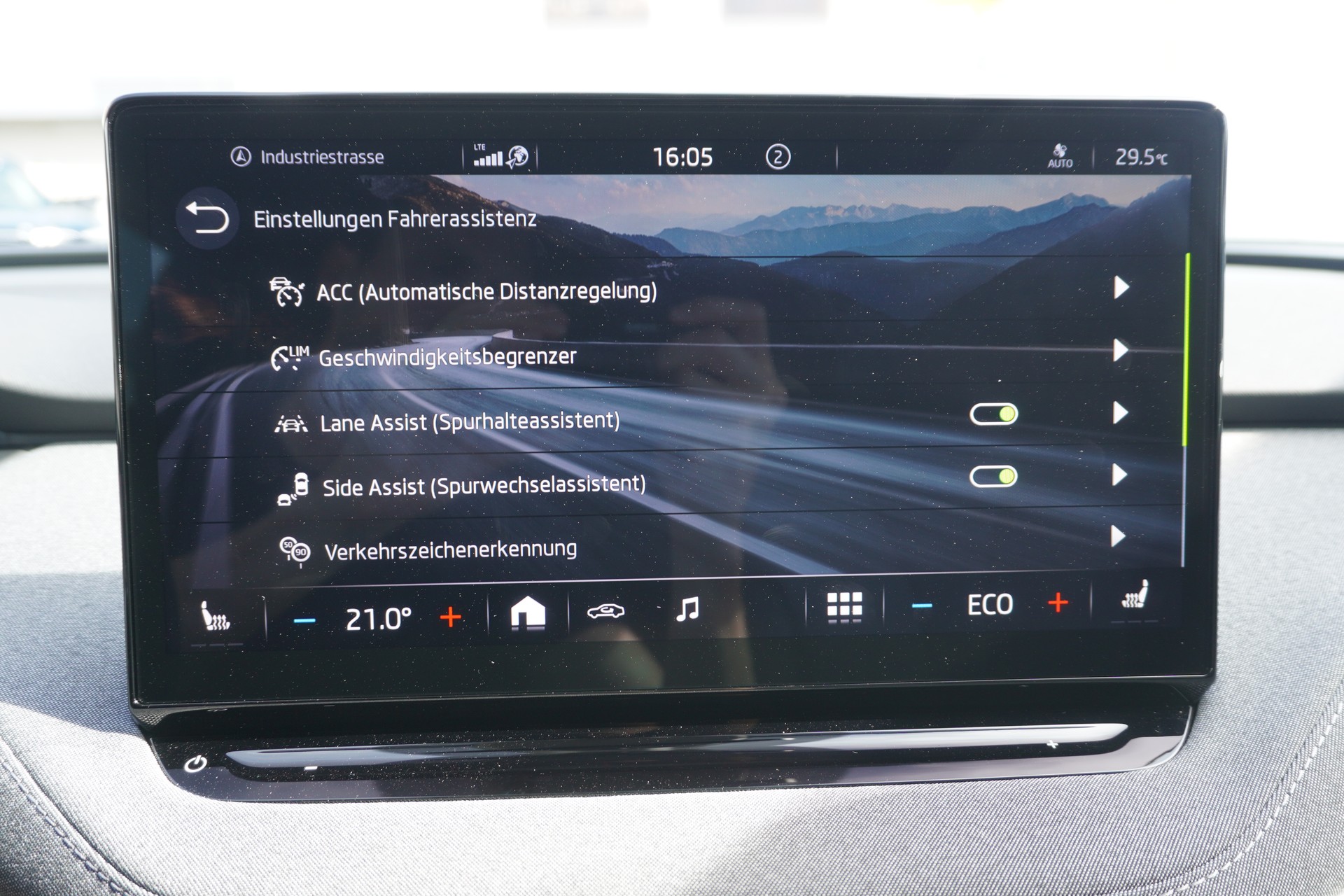 SKODA Enyaq iV 80-image-25