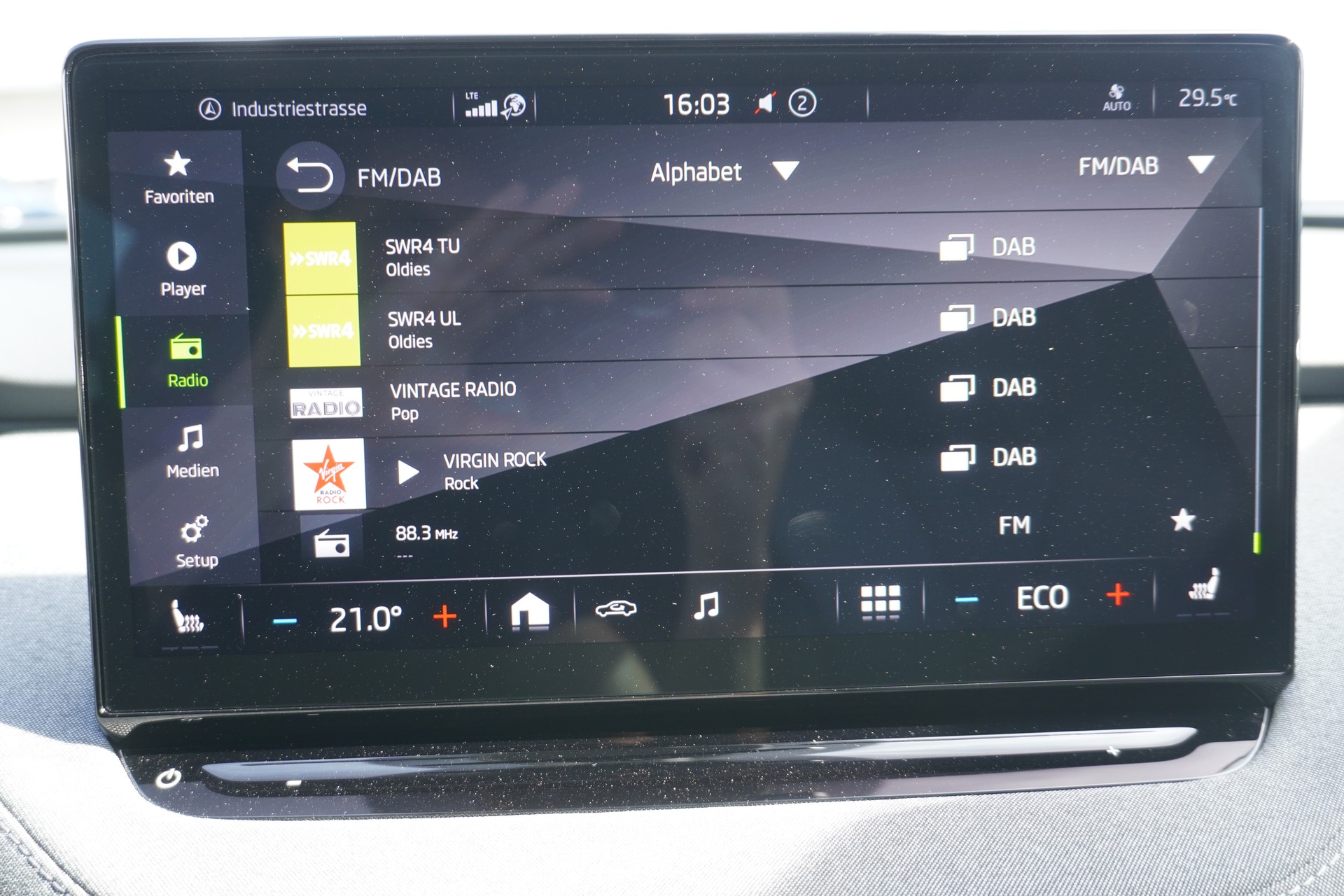 SKODA Enyaq iV 80-image-21