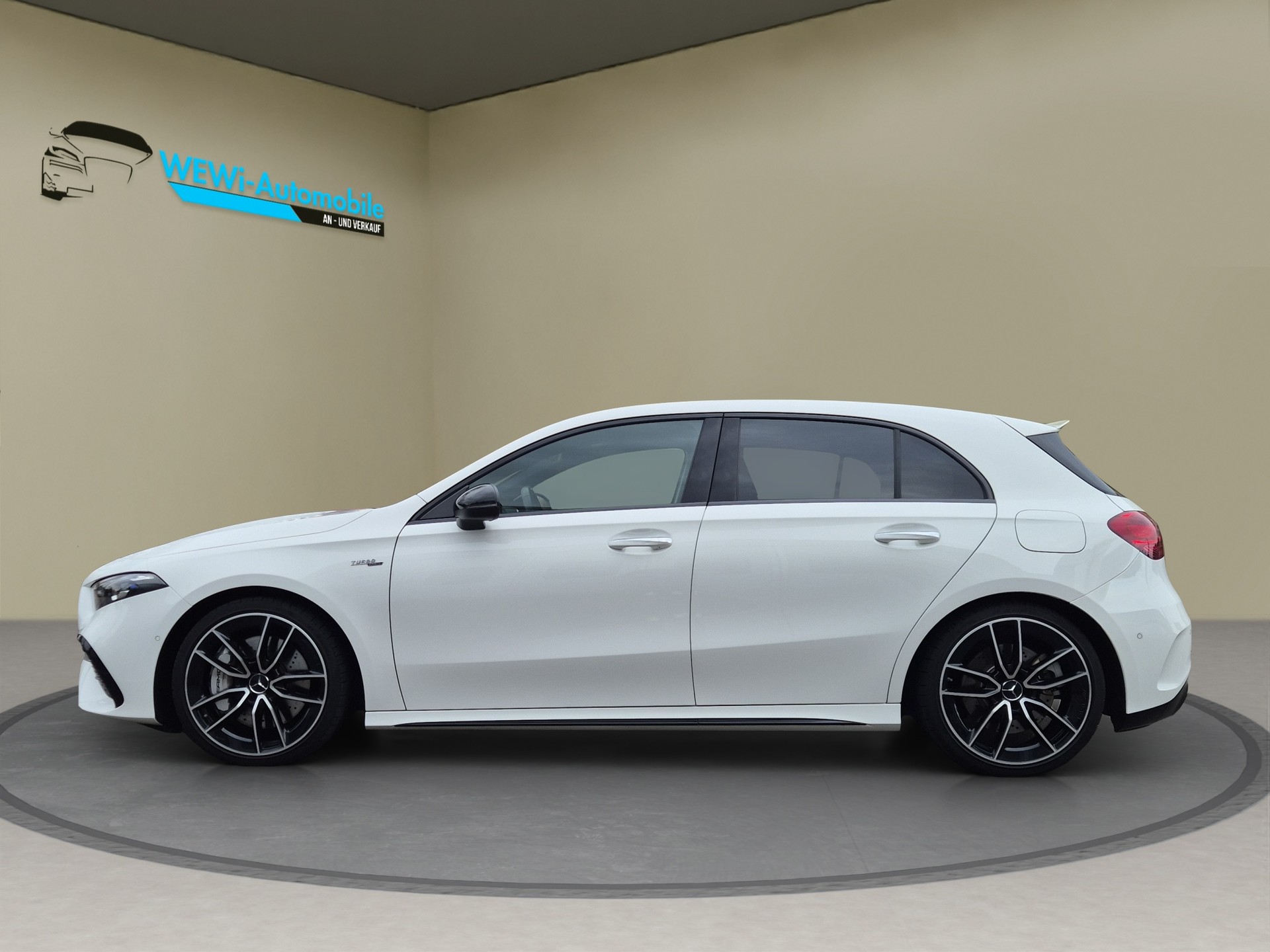 MERCEDES-BENZ A AMG 35 4Matic 8G-DCT-image-5