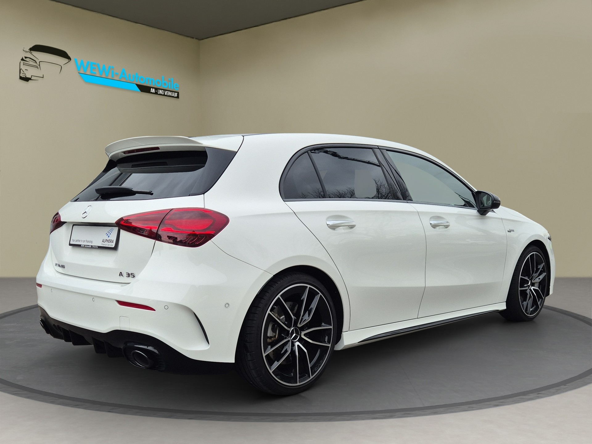 MERCEDES-BENZ A AMG 35 4Matic 8G-DCT-showroom-element-2