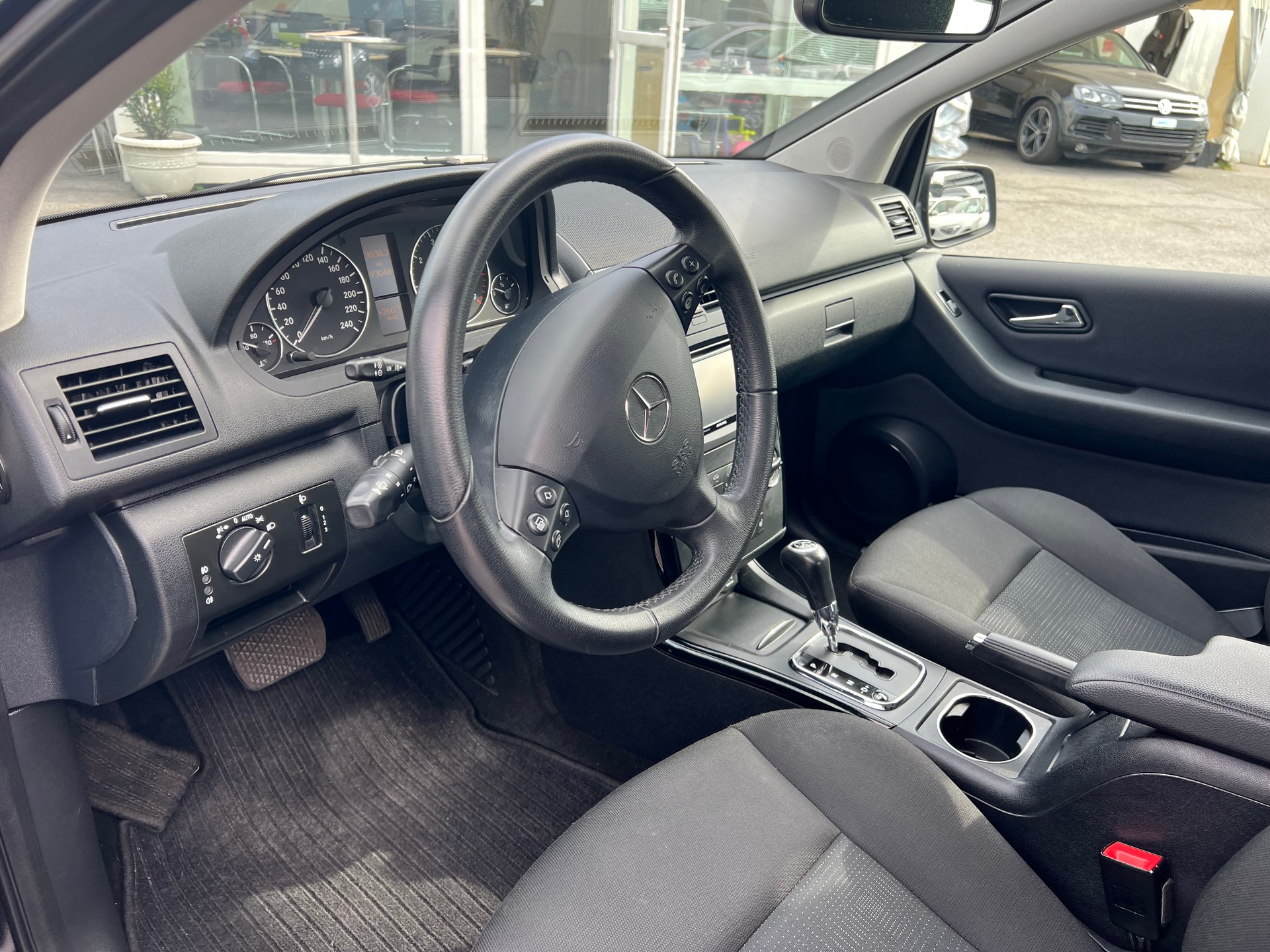 MERCEDES-BENZ A 160 (150) Classic Autotronic-image-5