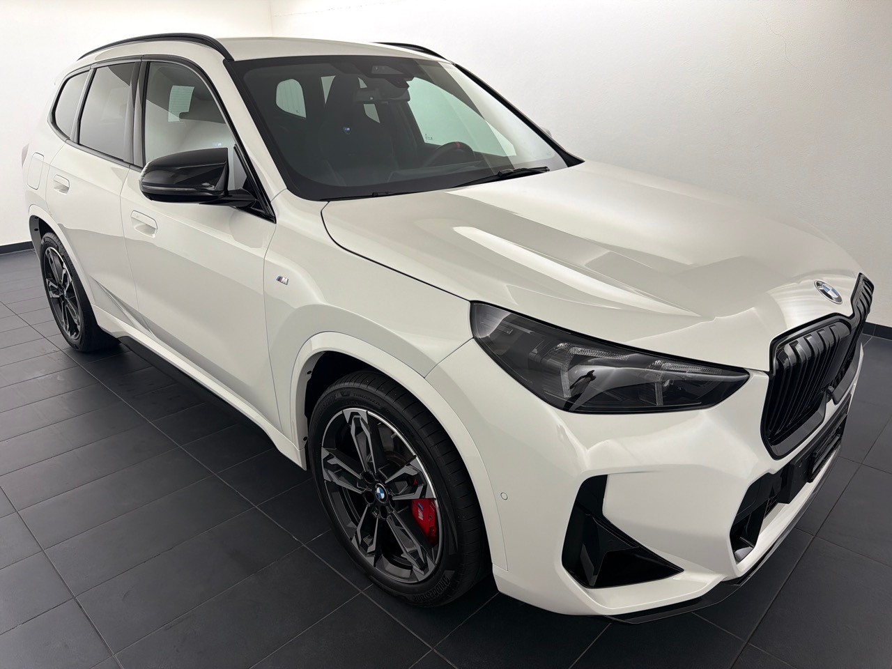 BMW X1 xDrive M35i M Sport Pro-showroom-element-3