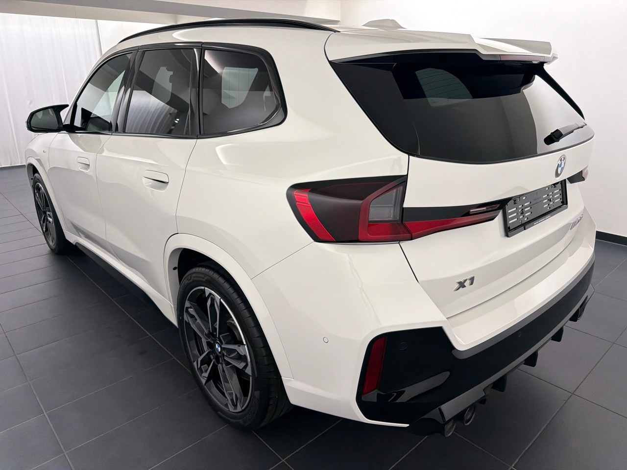 BMW X1 xDrive M35i M Sport Pro-showroom-element-1