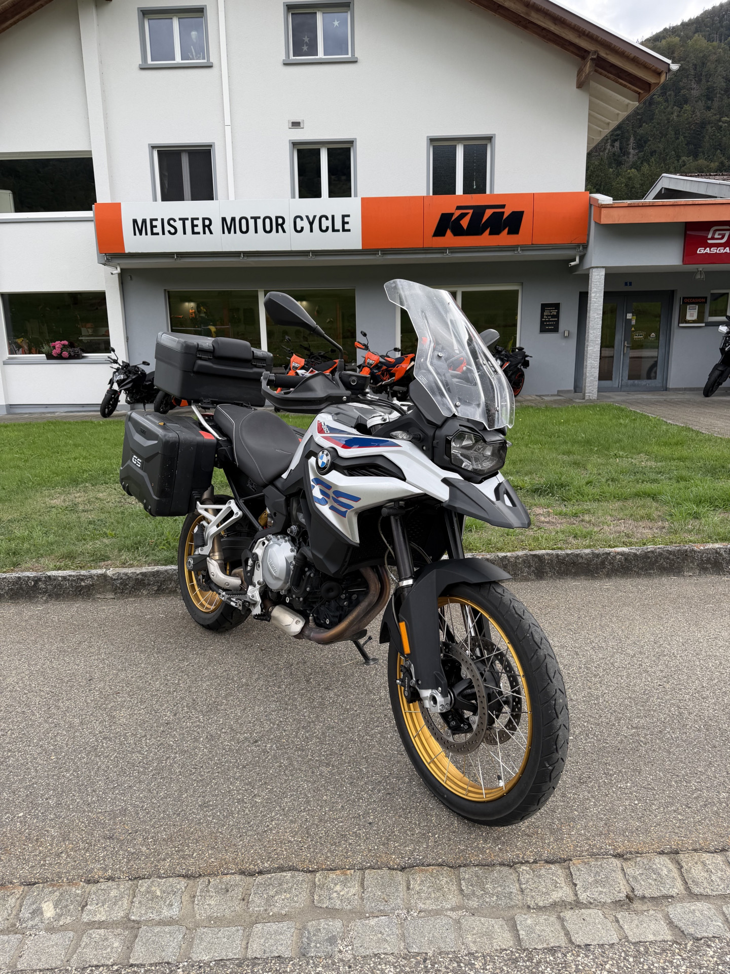 BMW F 850 GS-image-2