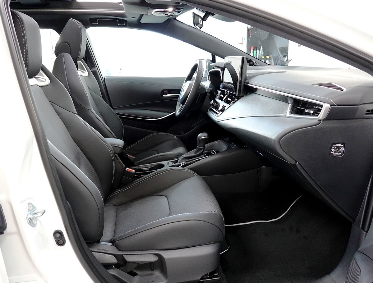 TOYOTA Corolla 2.0 HSD Premiumt e- CVT, Vollleder, Panorama-image-4