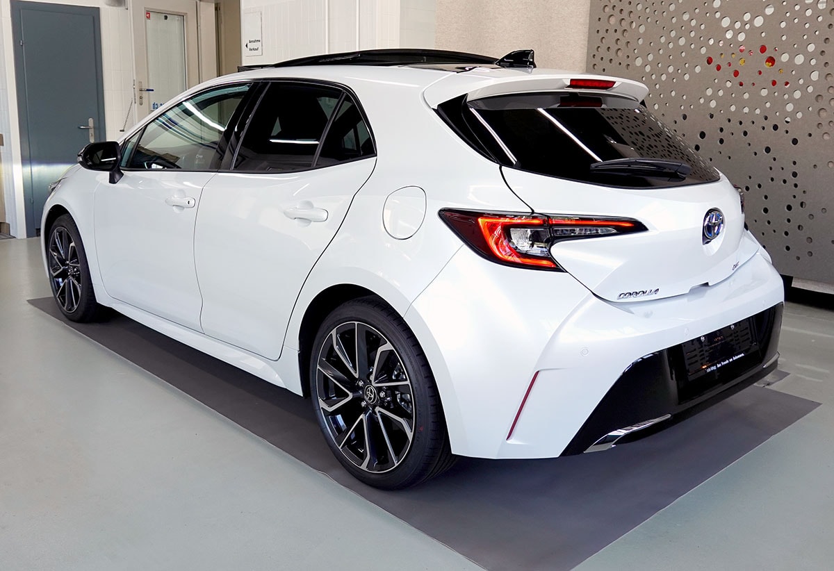 TOYOTA Corolla 2.0 HSD Premiumt e- CVT, Vollleder, Panorama-showroom-element-2