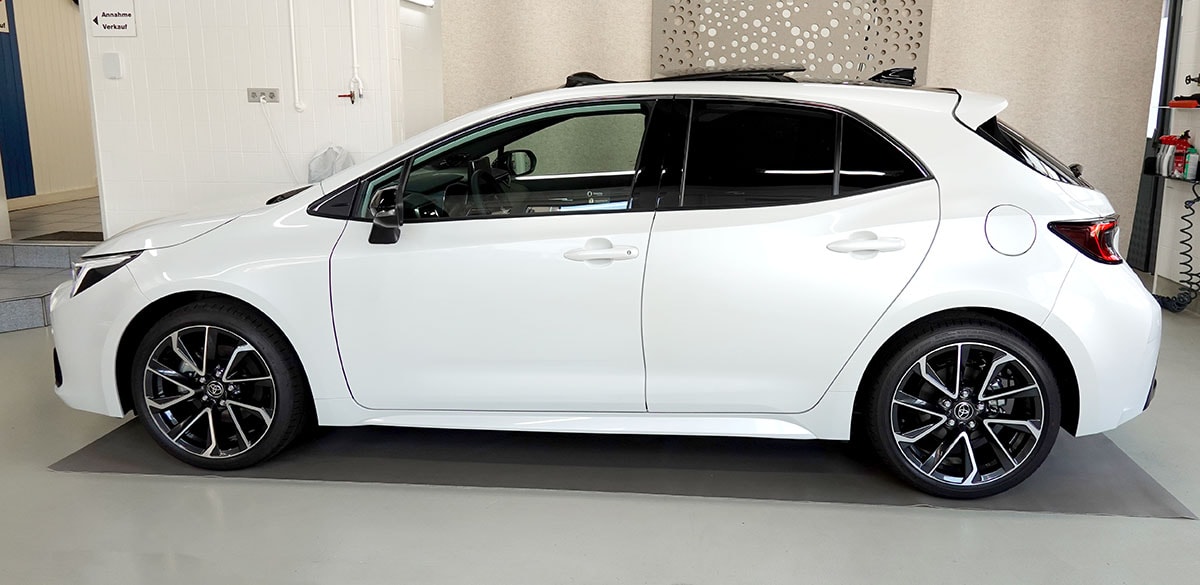 TOYOTA Corolla 2.0 HSD Premiumt e- CVT, Vollleder, Panorama-showroom-element-1