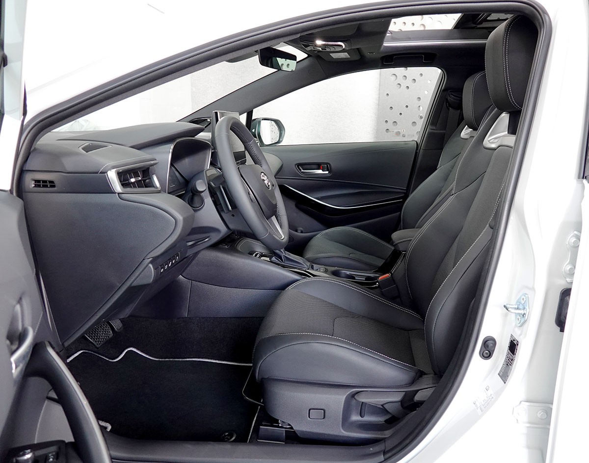 TOYOTA Corolla 2.0 HSD Premiumt e- CVT, Vollleder, Panorama-image-6