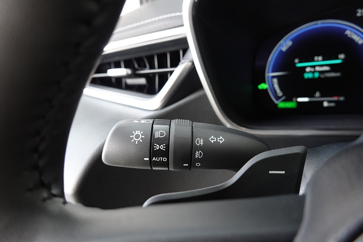 TOYOTA Corolla 2.0 HSD Premiumt e- CVT, Vollleder, Panorama-image-16