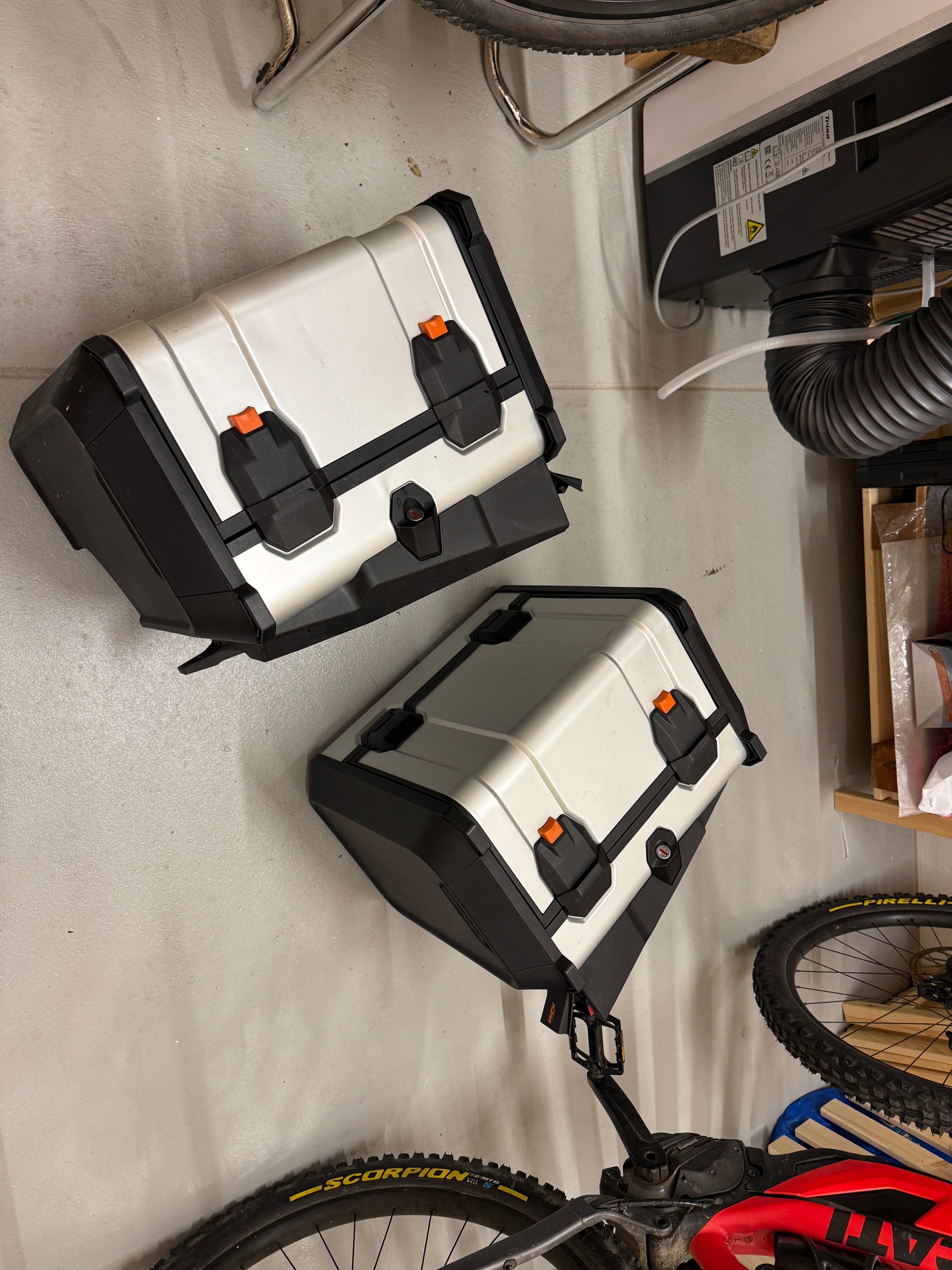 KTM 1050 Adventure ABS-image-8