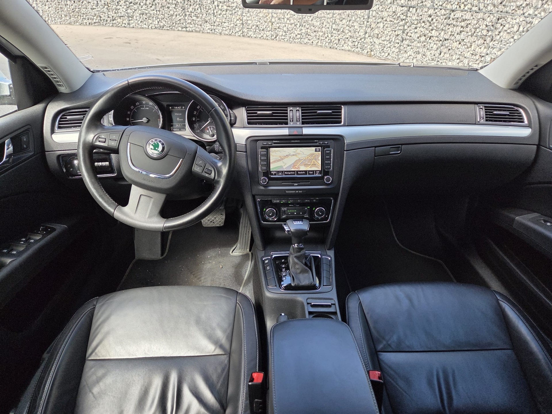 SKODA Superb 2.0 TDi Elegance DSG-image-4