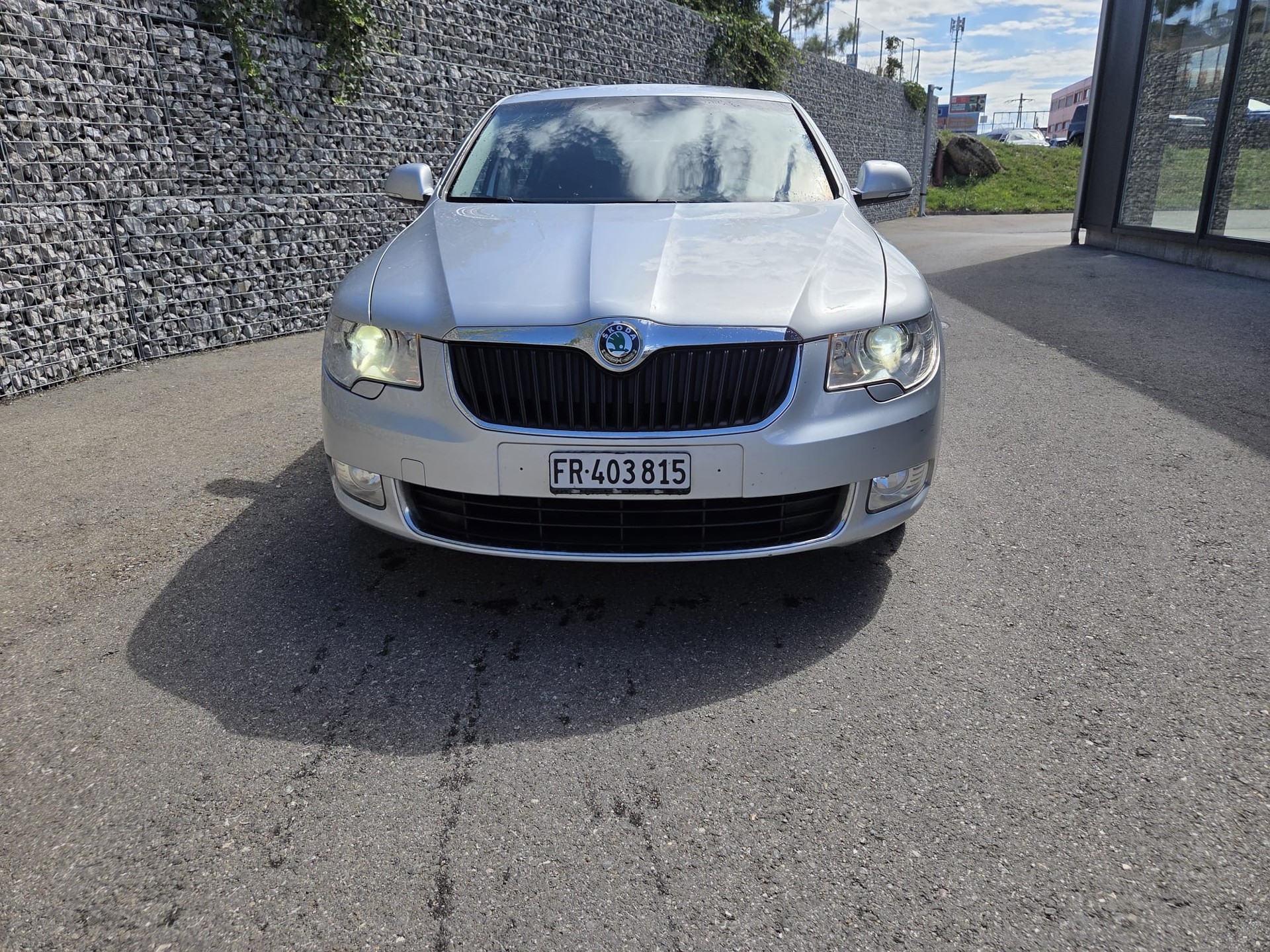 SKODA Superb 2.0 TDi Elegance DSG-image-2