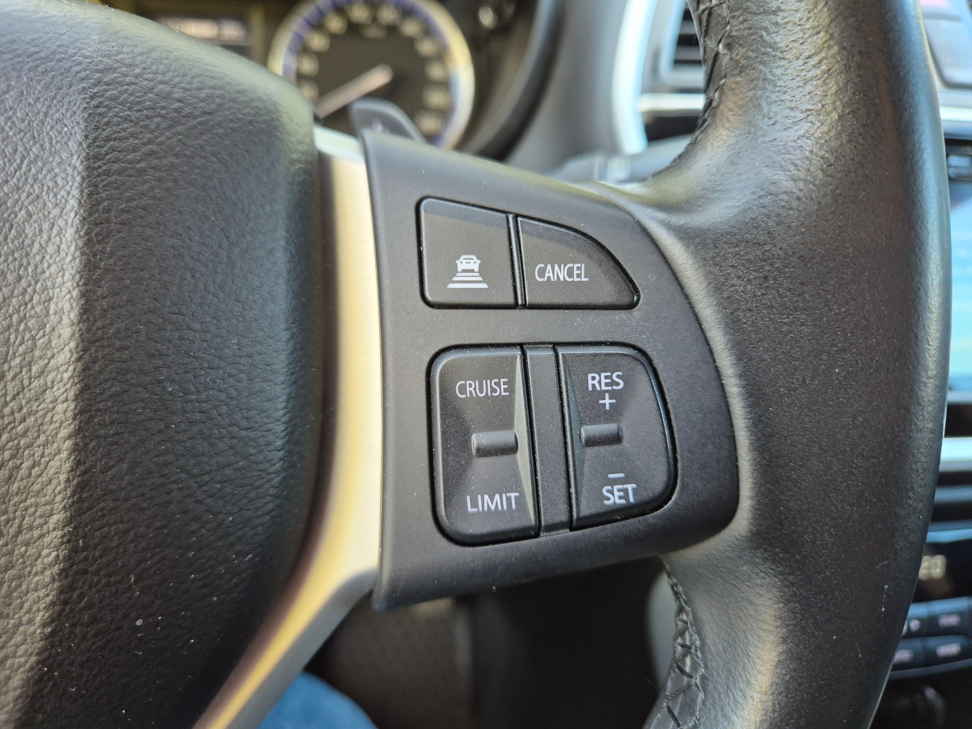 SUZUKI SX4 S-Cross 1.4 16V Compact+ Hybrid 4WD Automatic-image-17