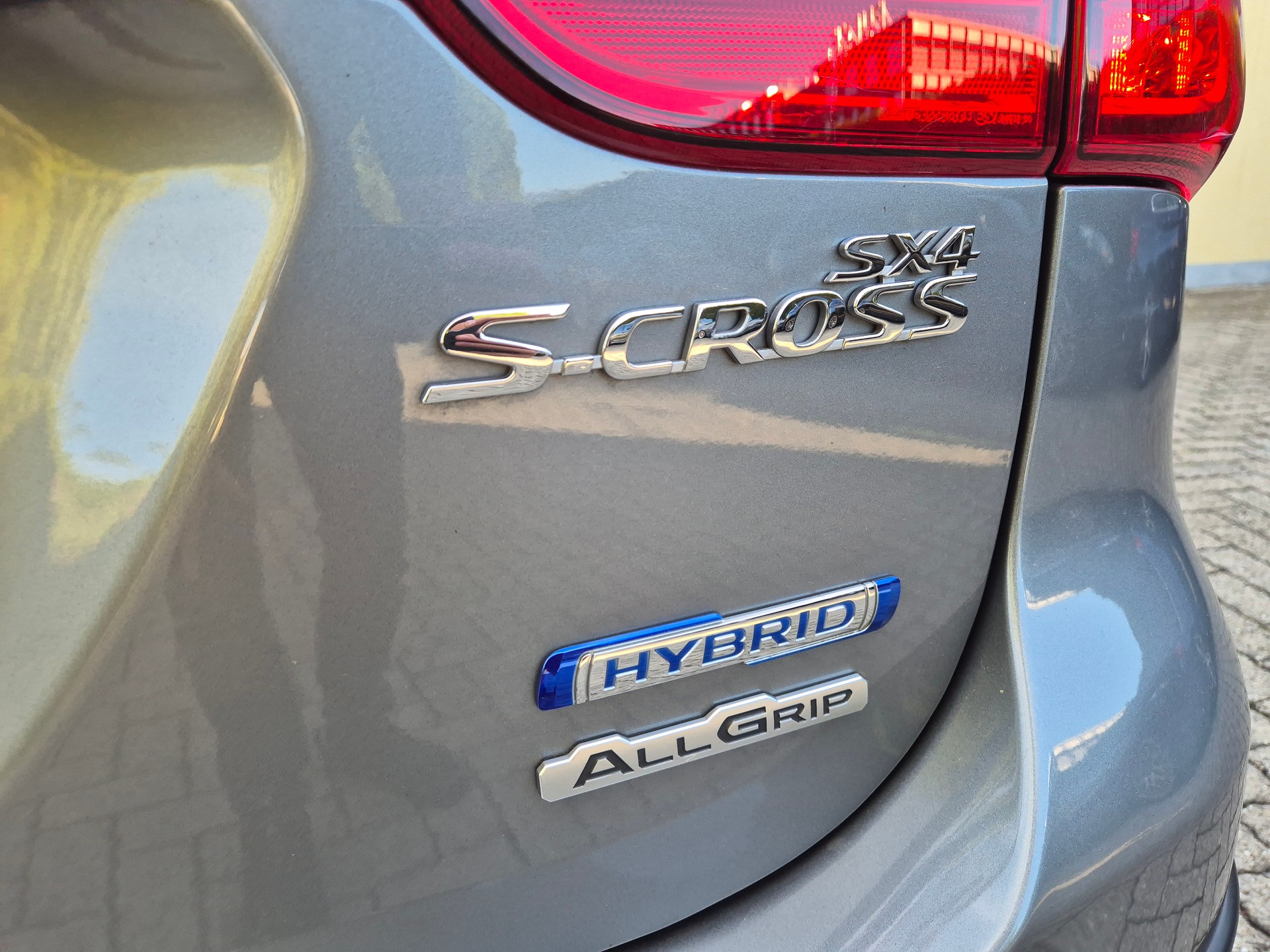 SUZUKI SX4 S-Cross 1.4 16V Compact+ Hybrid 4WD Automatic-image-8