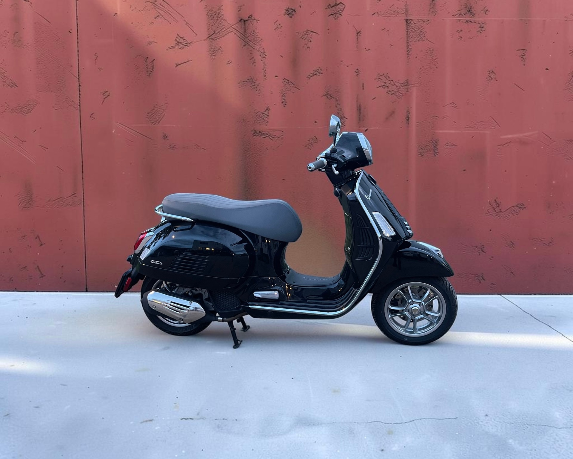 PIAGGIO Vespa GTS 125 RST Euro 5+-image-1
