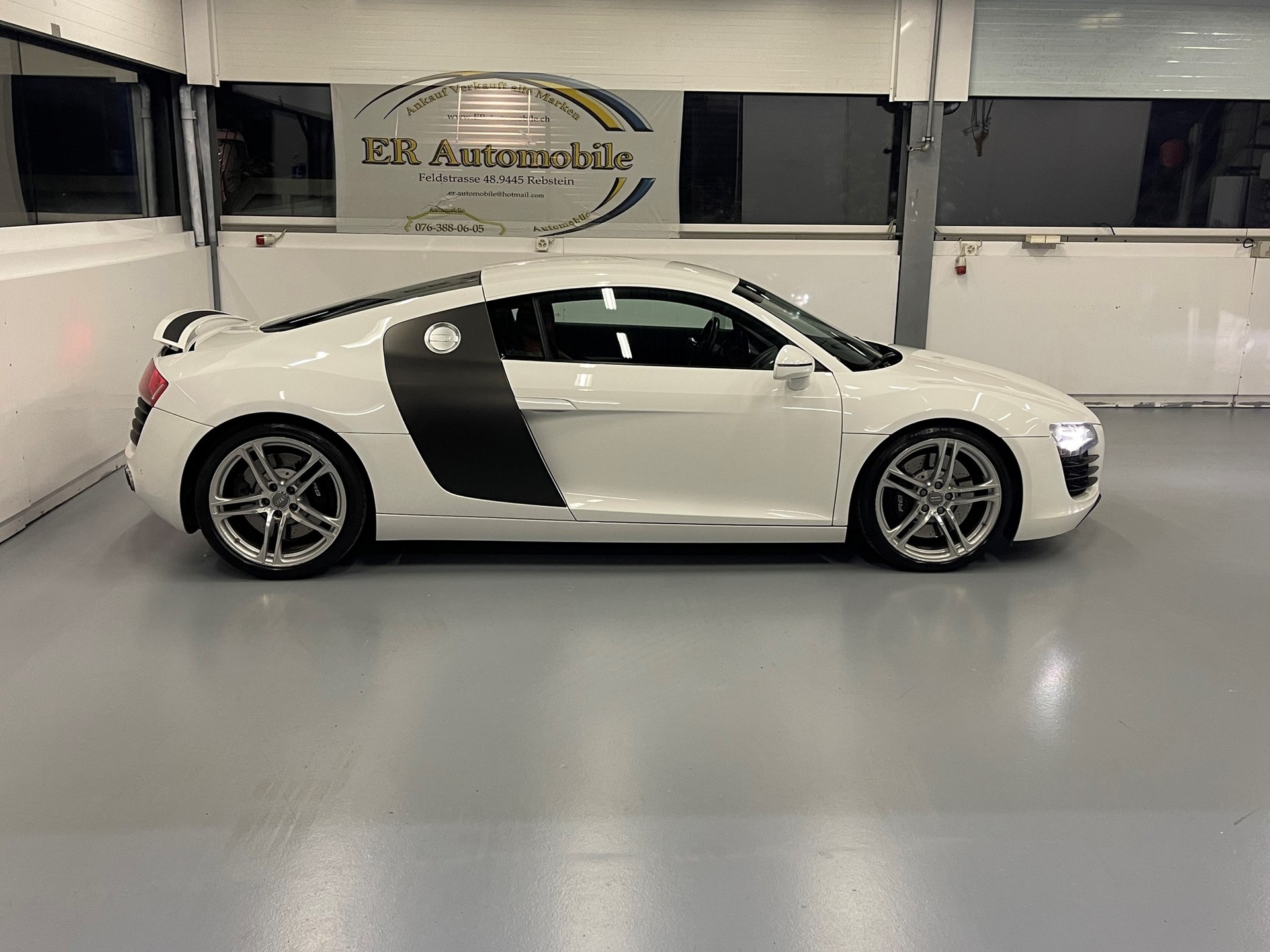 AUDI R8 Coupé 4.2-image-3