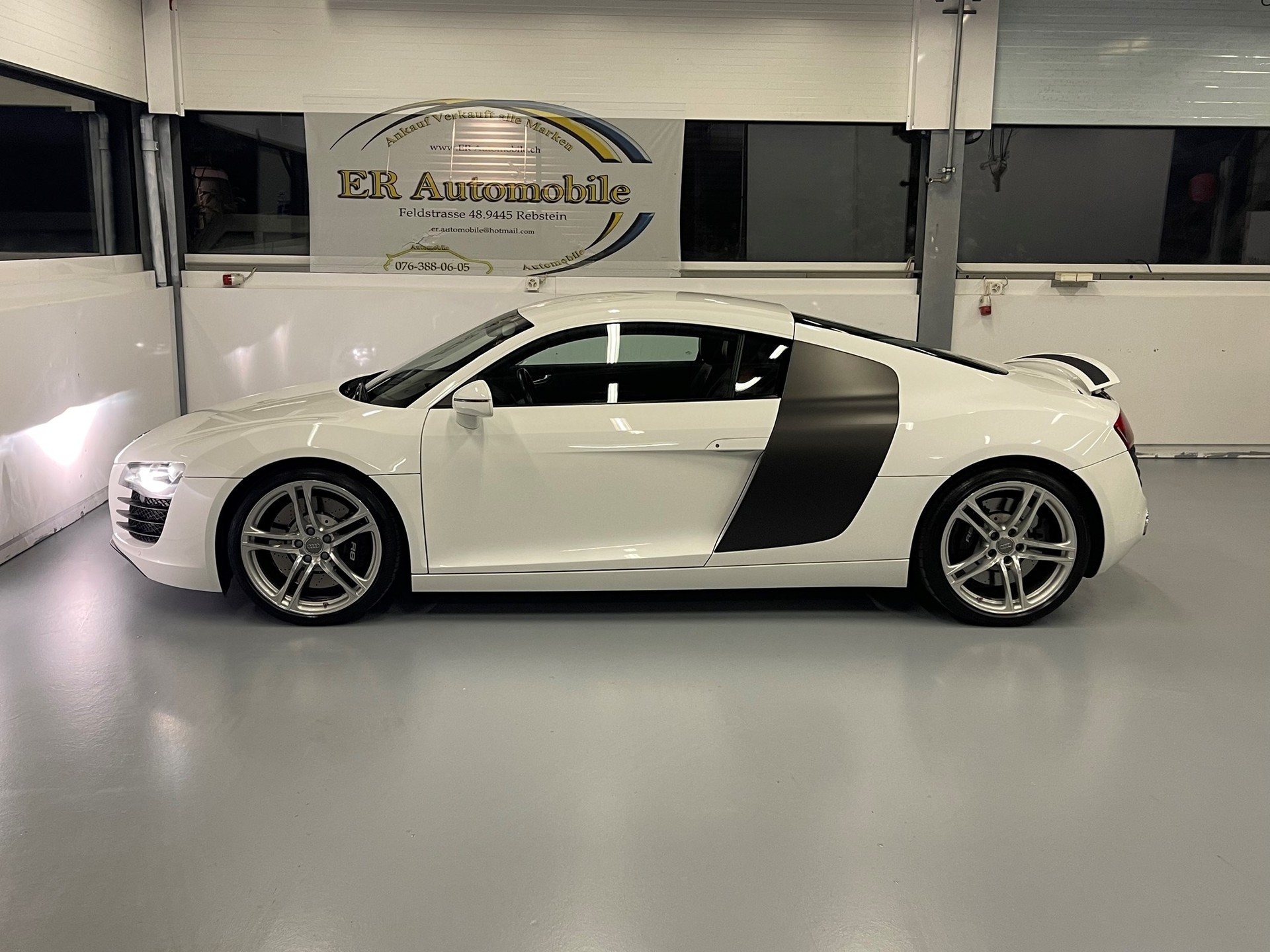 AUDI R8 Coupé 4.2-image-4