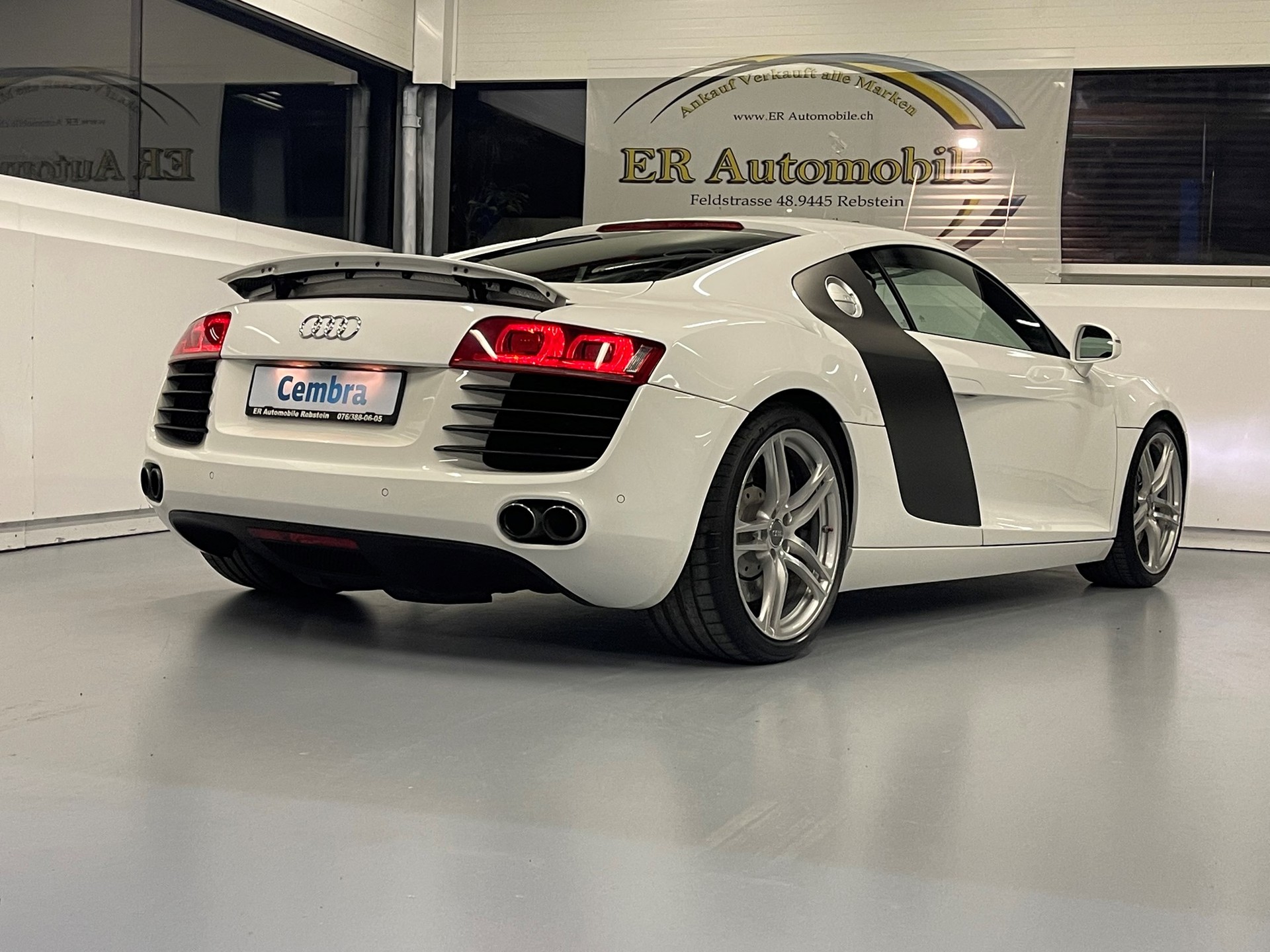 AUDI R8 Coupé 4.2-image-5