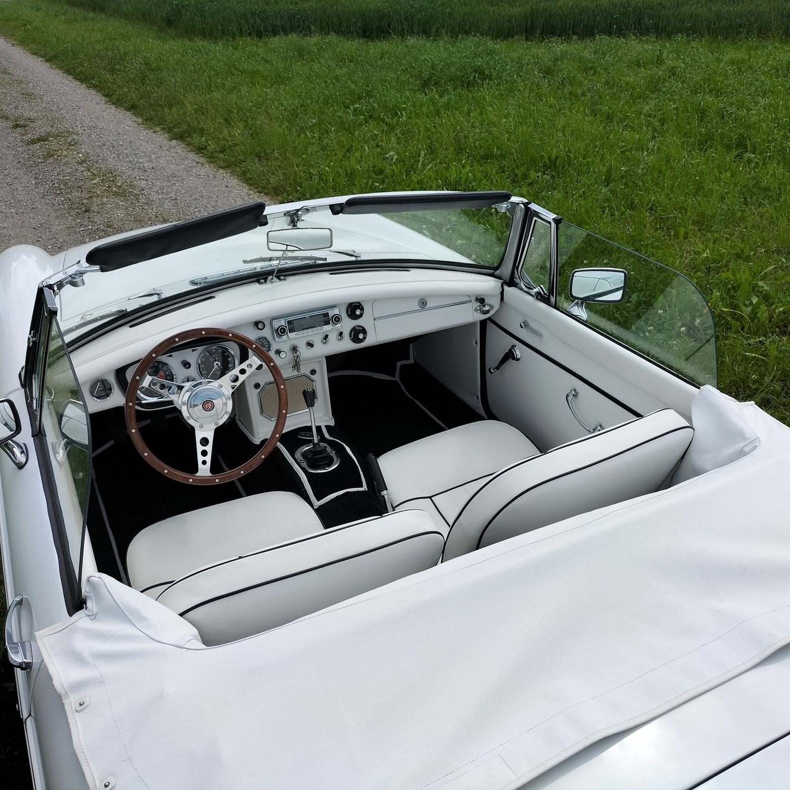 MG MGB Roadster-image-4