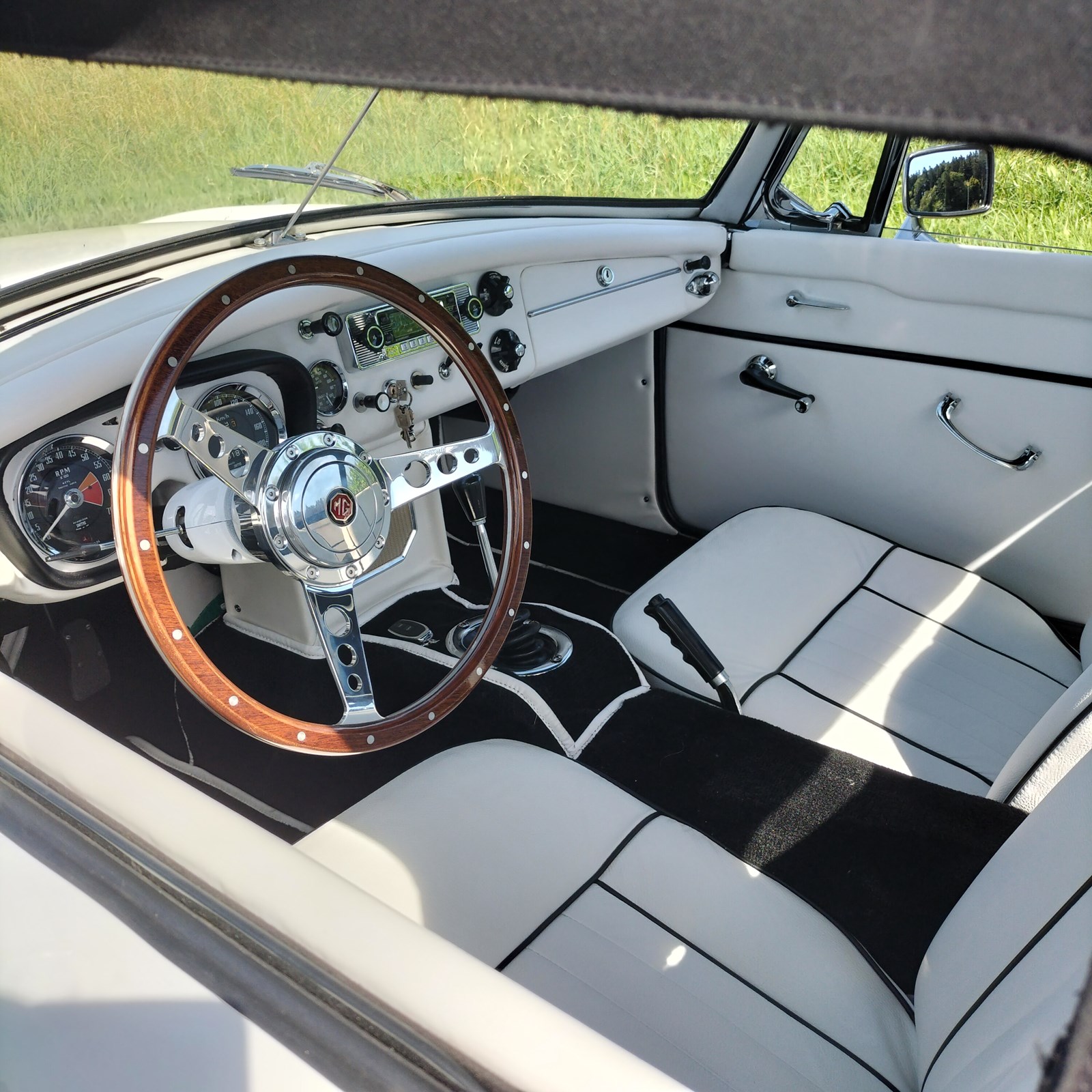 MG MGB Roadster-image-5