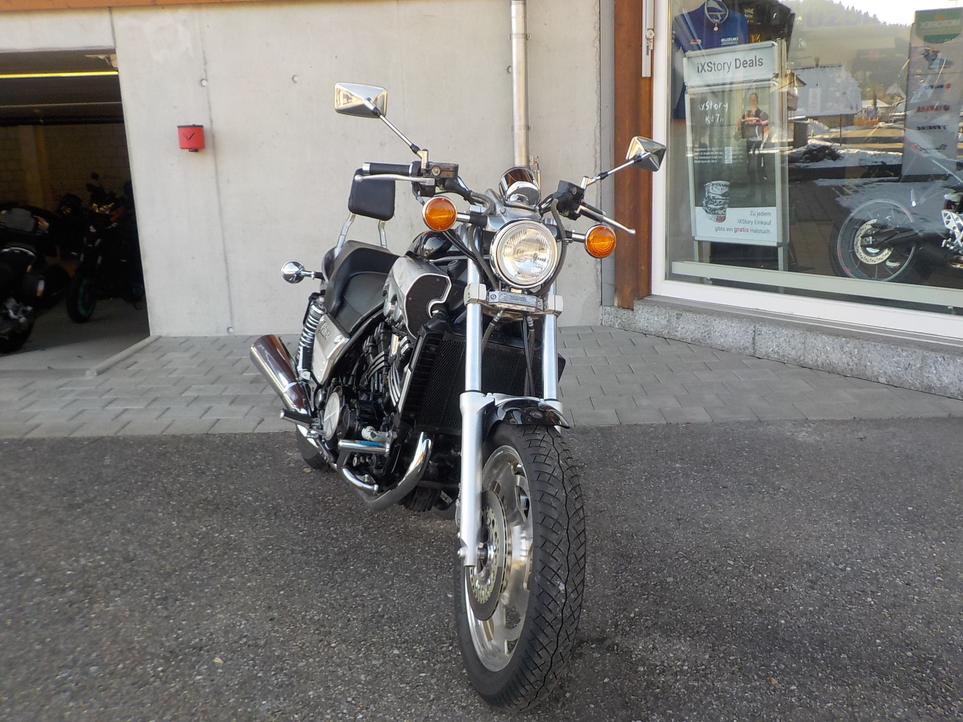 YAMAHA V-Max VMX 1200-image-1