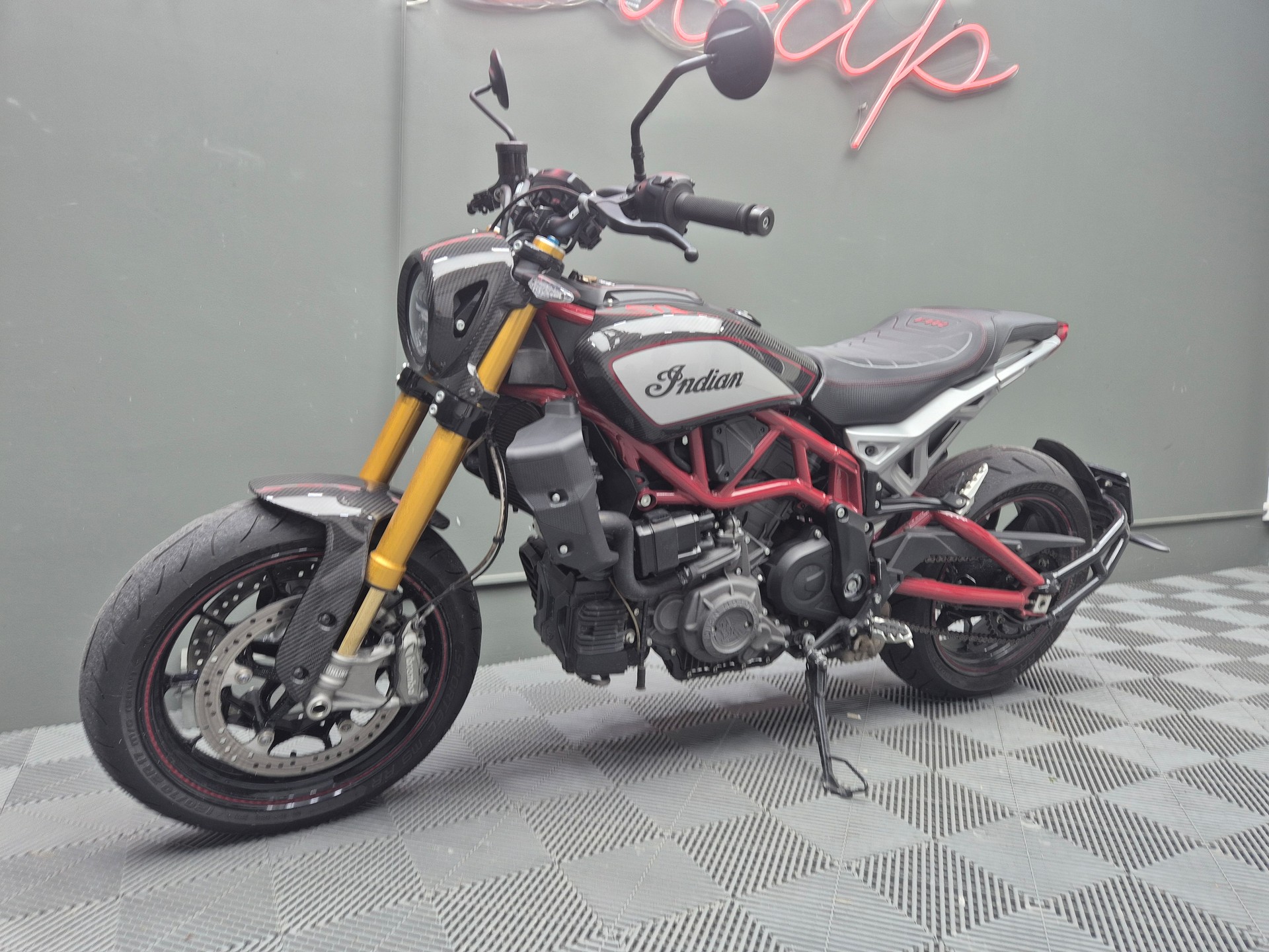 INDIAN FTR 1200 Z R Carbon - Limited Edition-image-2