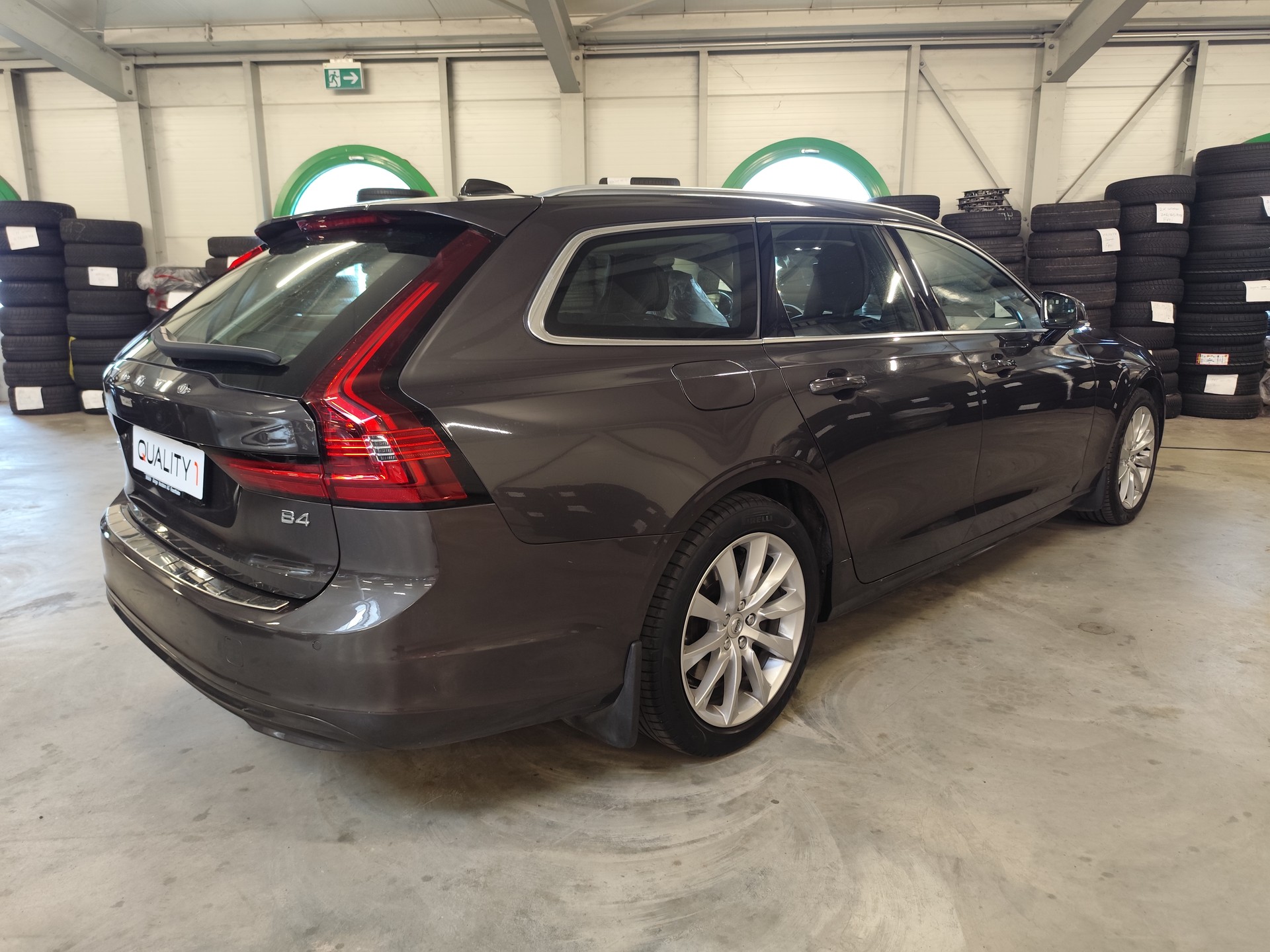 VOLVO V90 B4 Benzin Mild Hybrid Momentum Geartronic-image-2