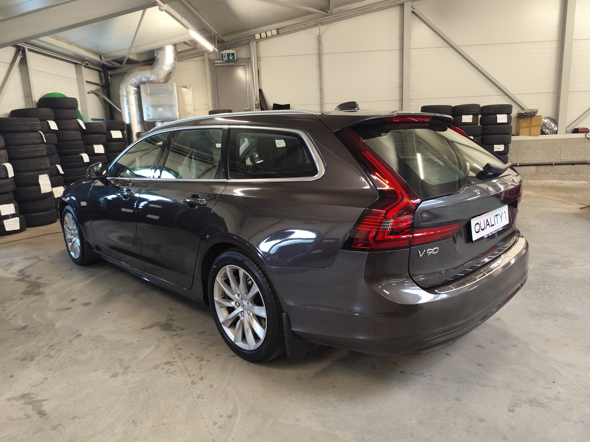 VOLVO V90 B4 Benzin Mild Hybrid Momentum Geartronic-image-4