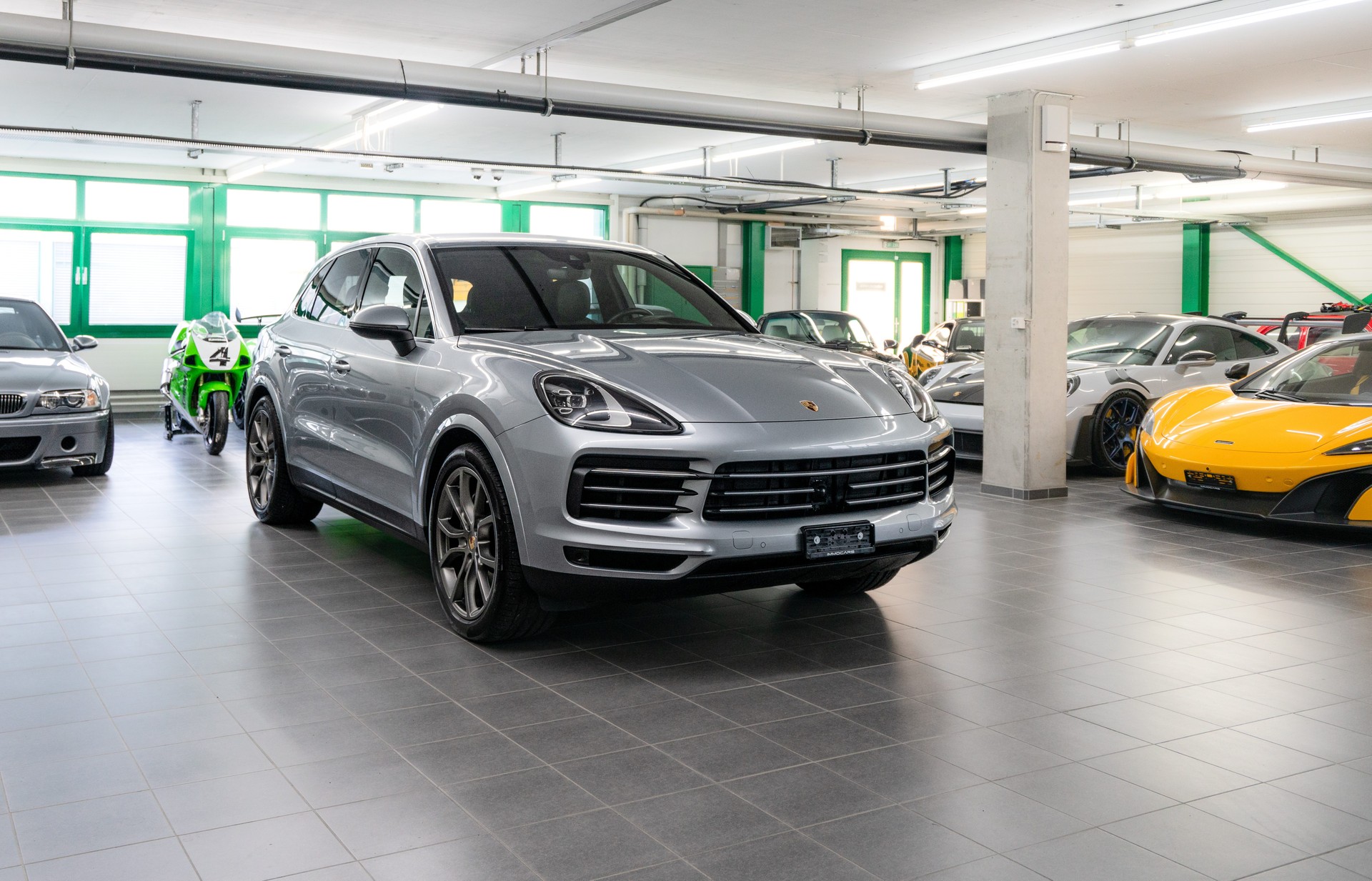 PORSCHE Cayenne S-showroom-element-2