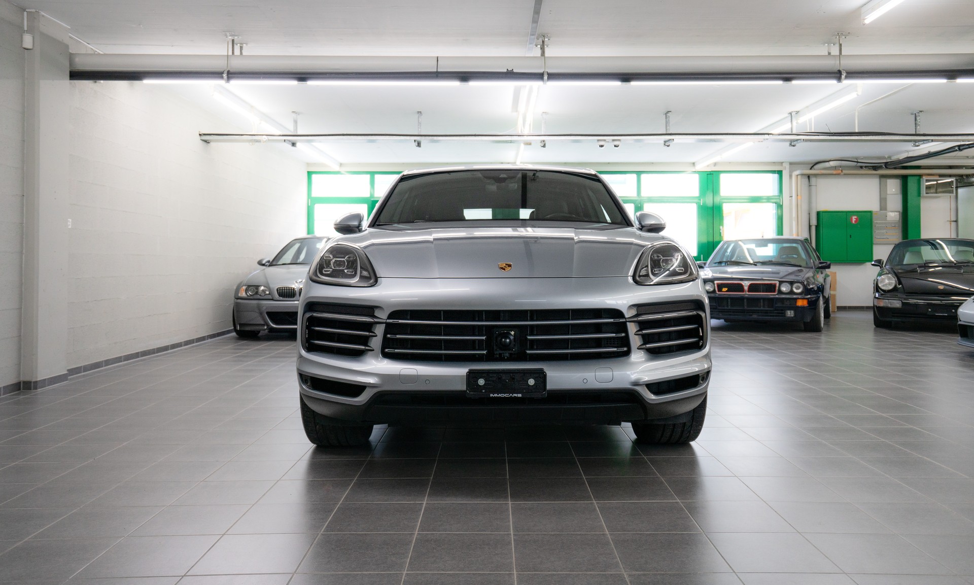 PORSCHE Cayenne S-showroom-element-1