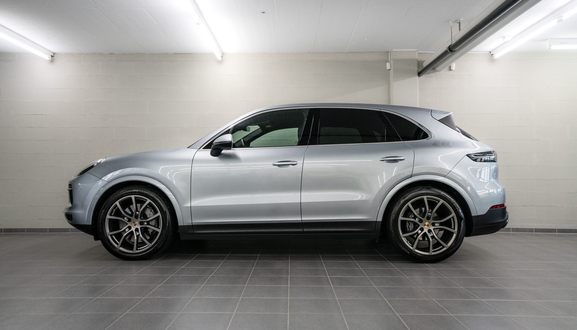 PORSCHE Cayenne S-showroom-element-3