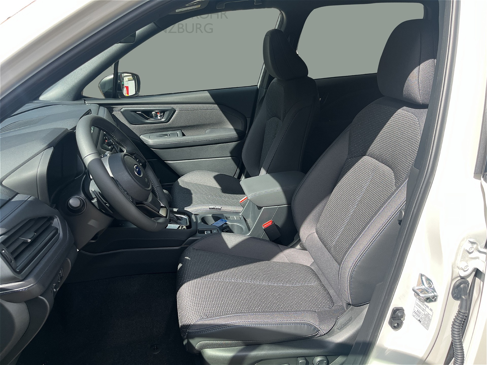 SUBARU Forester 2.0i e-Boxer Swiss Plus Lineartronic-image-11