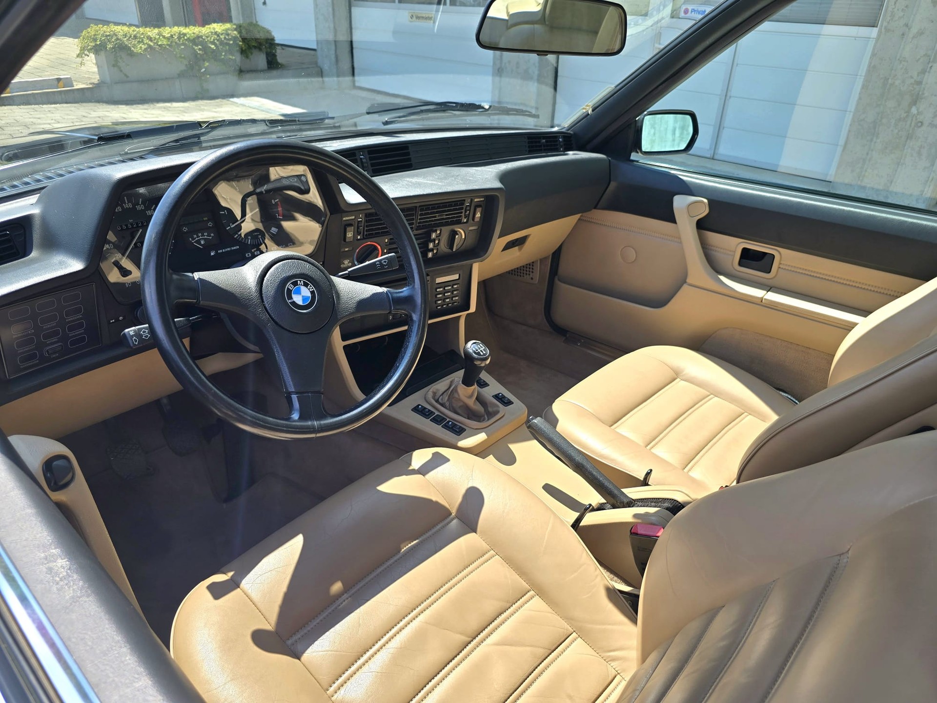 BMW 635CSi-image-8