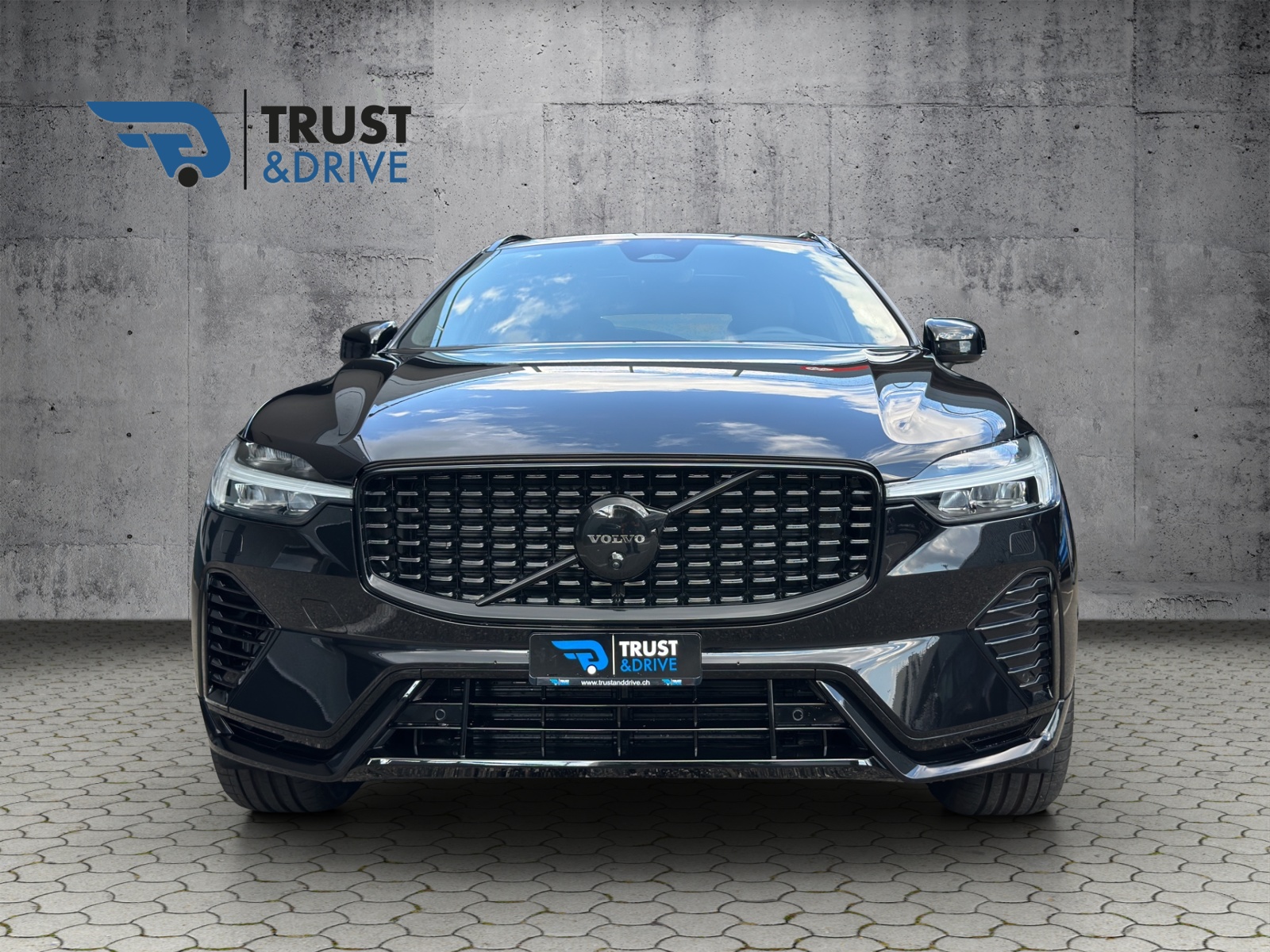 VOLVO XC60 T6 eAWD PluginHybrid Xcentric Geartronic-showroom-element-1