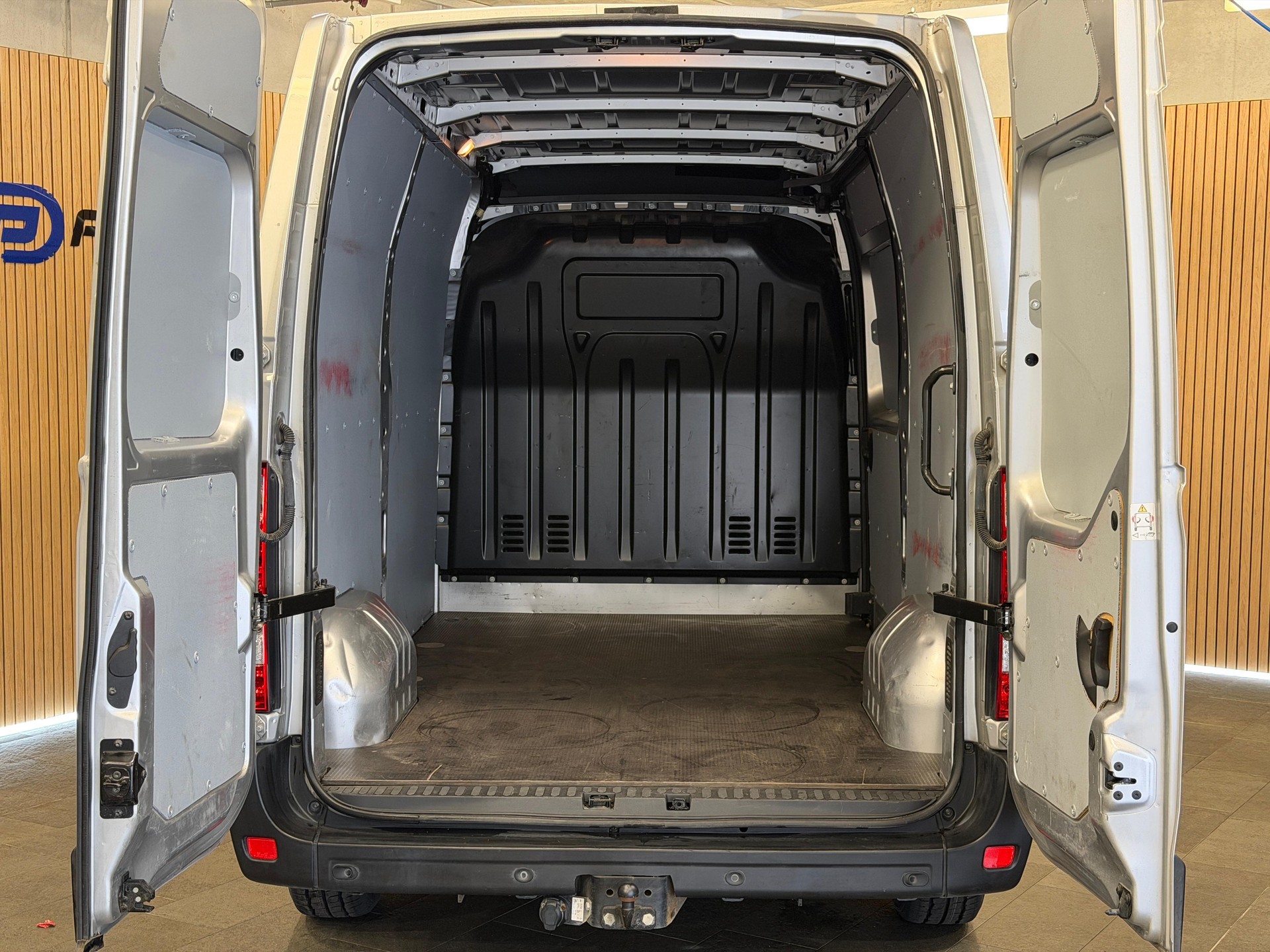 NISSAN Interstar dCi 110 3.5 L2H2 N-Connecta-image-5