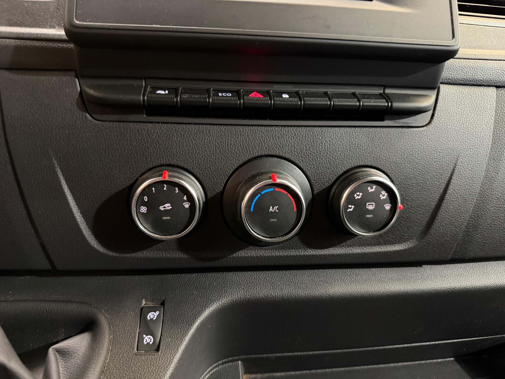 NISSAN Interstar dCi 110 3.5 L2H2 N-Connecta-image-9