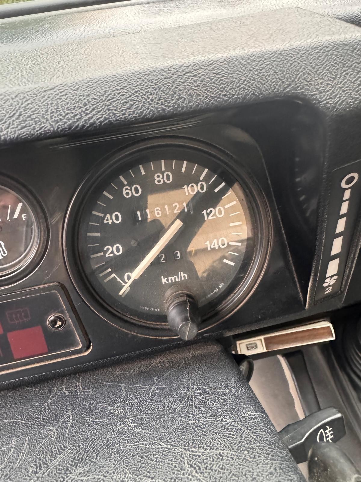 LAND ROVER 90-V8-image-4