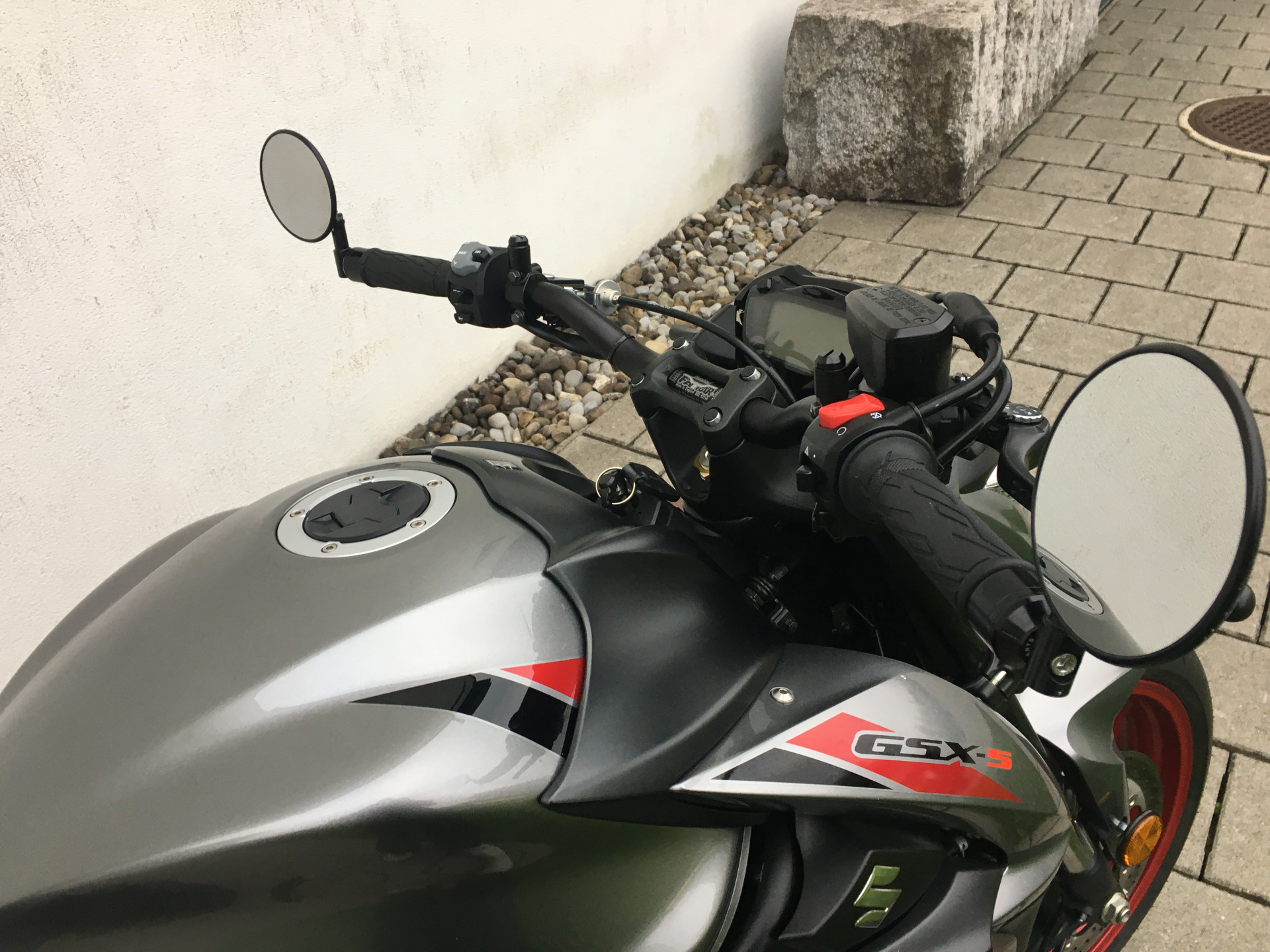 SUZUKI GSX-S 1000-image-1
