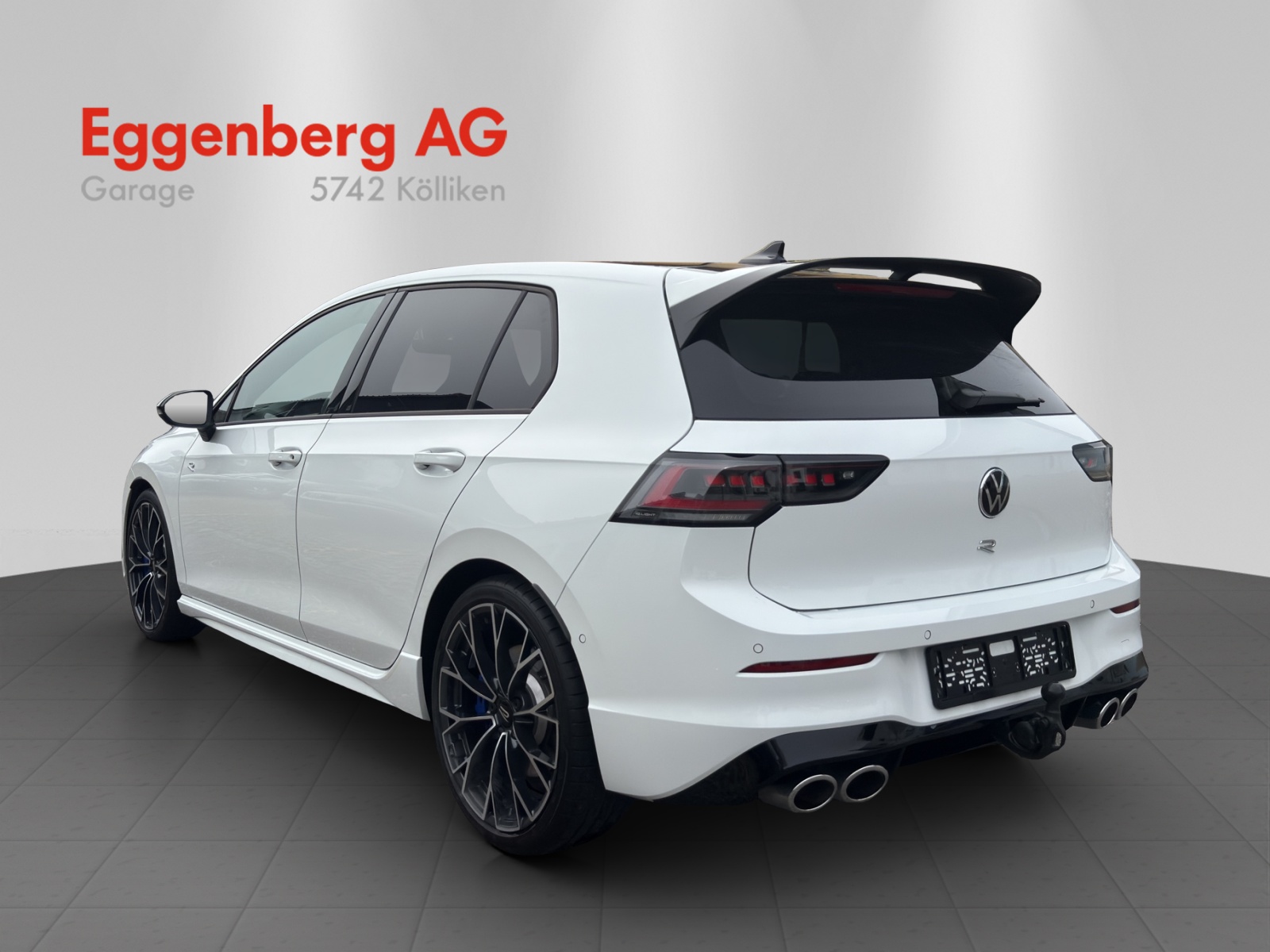 VW Golf 2.0 TSI R DSG 4 Motion, 8-fach bereift-showroom-element-2