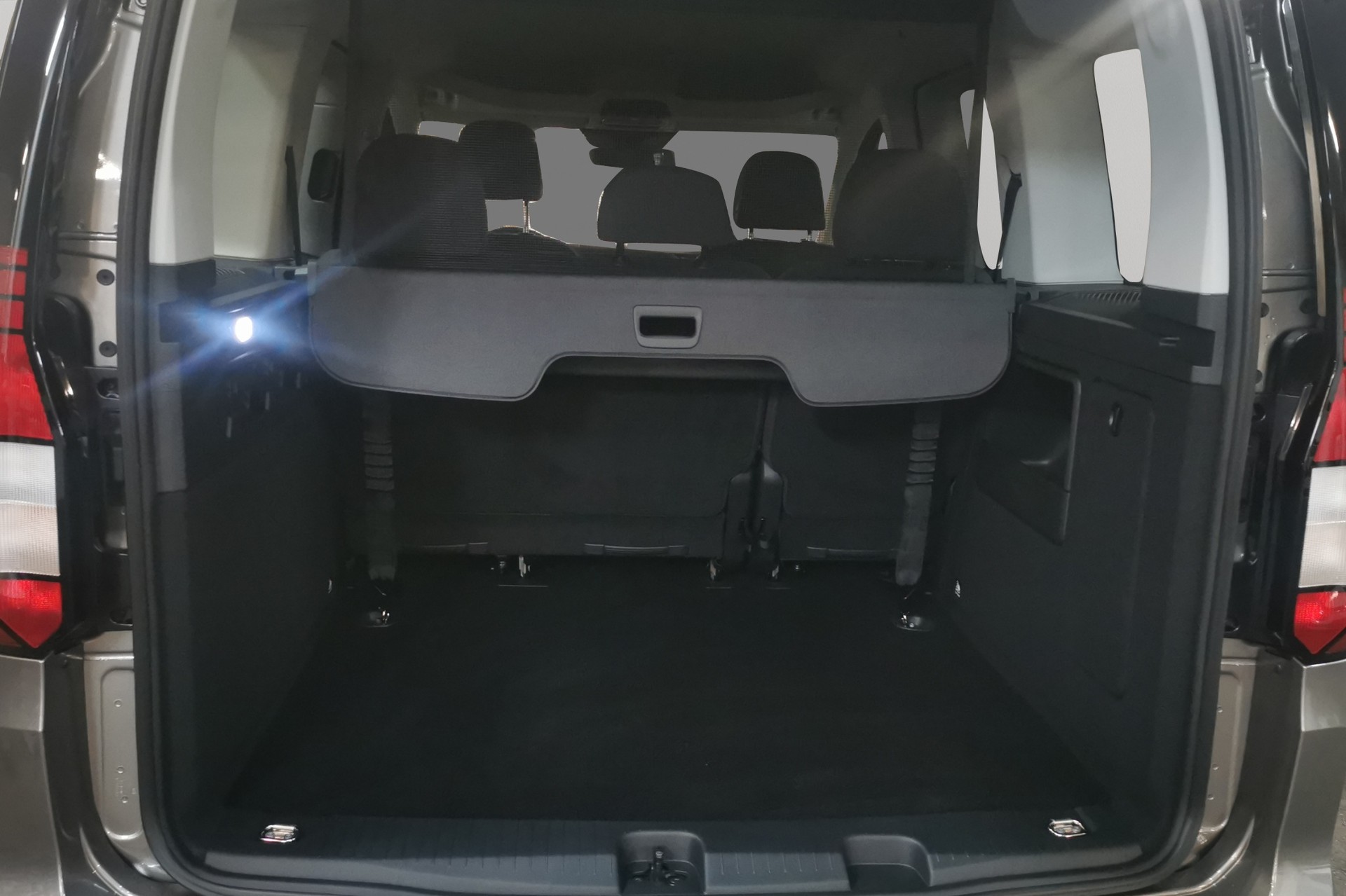 VW Caddy 1.5 TSI DSG-image-12