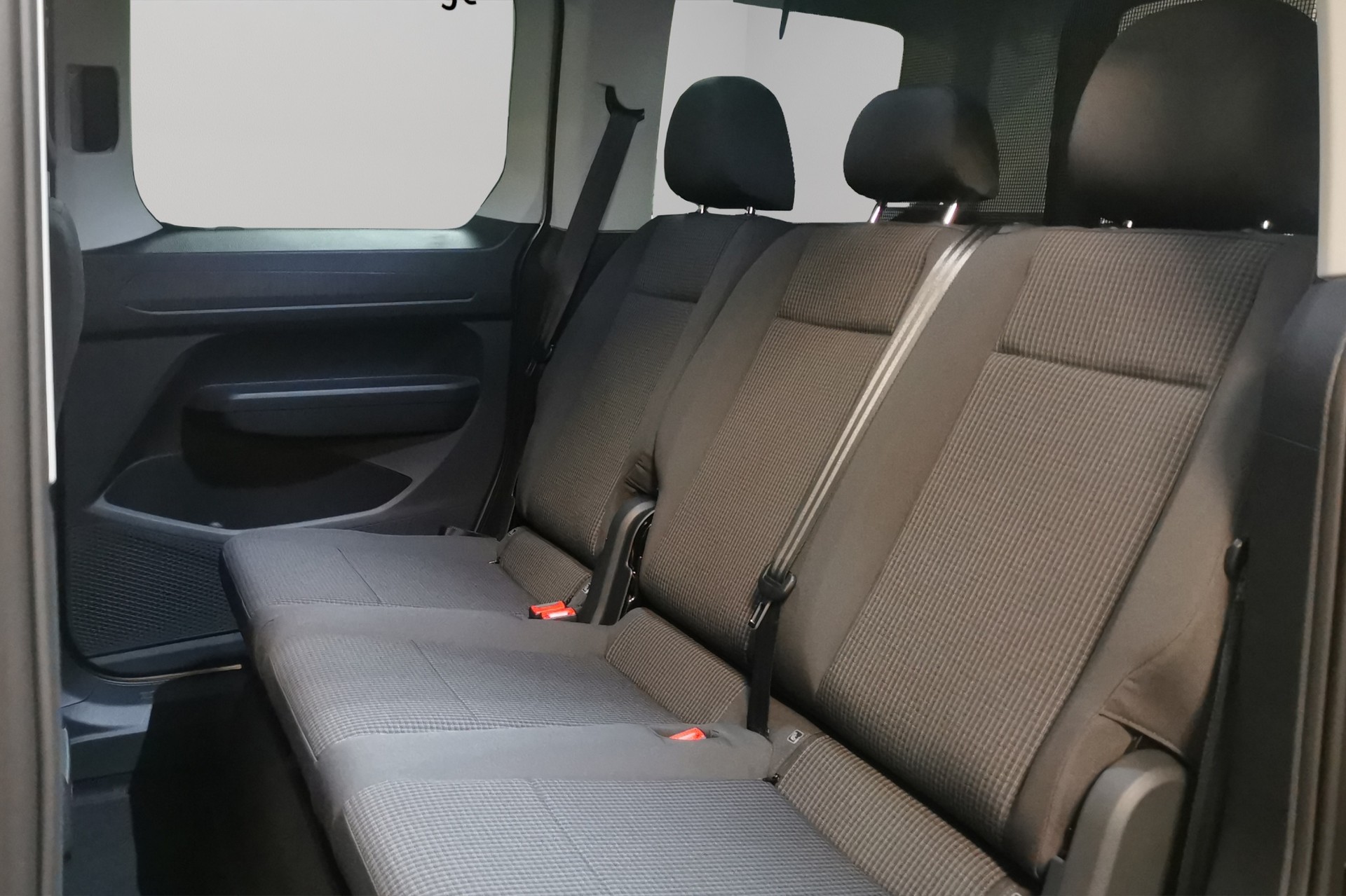 VW Caddy 1.5 TSI DSG-image-11