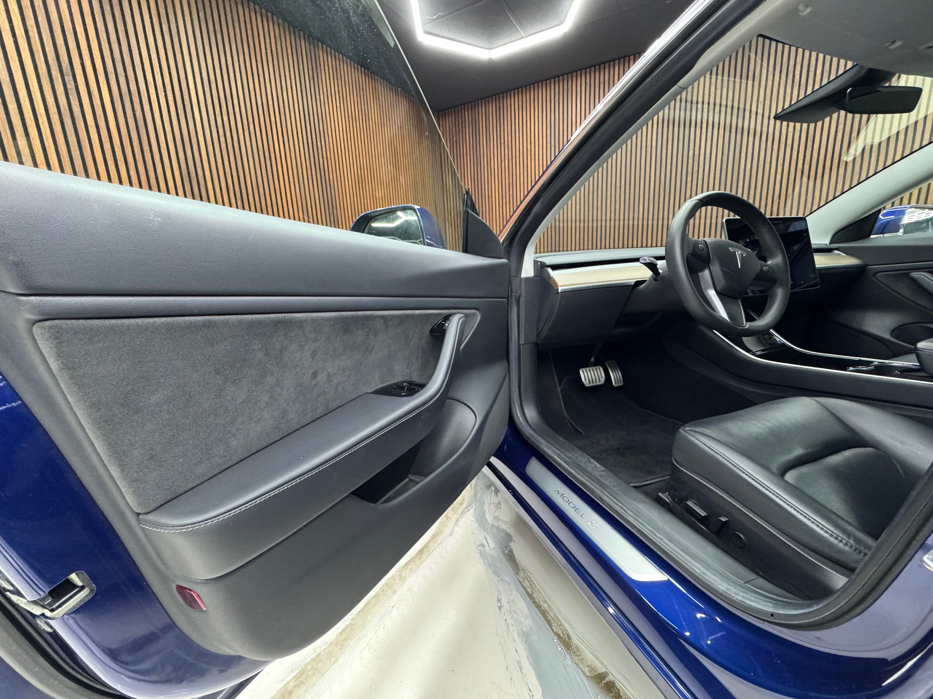 TESLA Model 3 Performance Dual Motor AWD-image-10