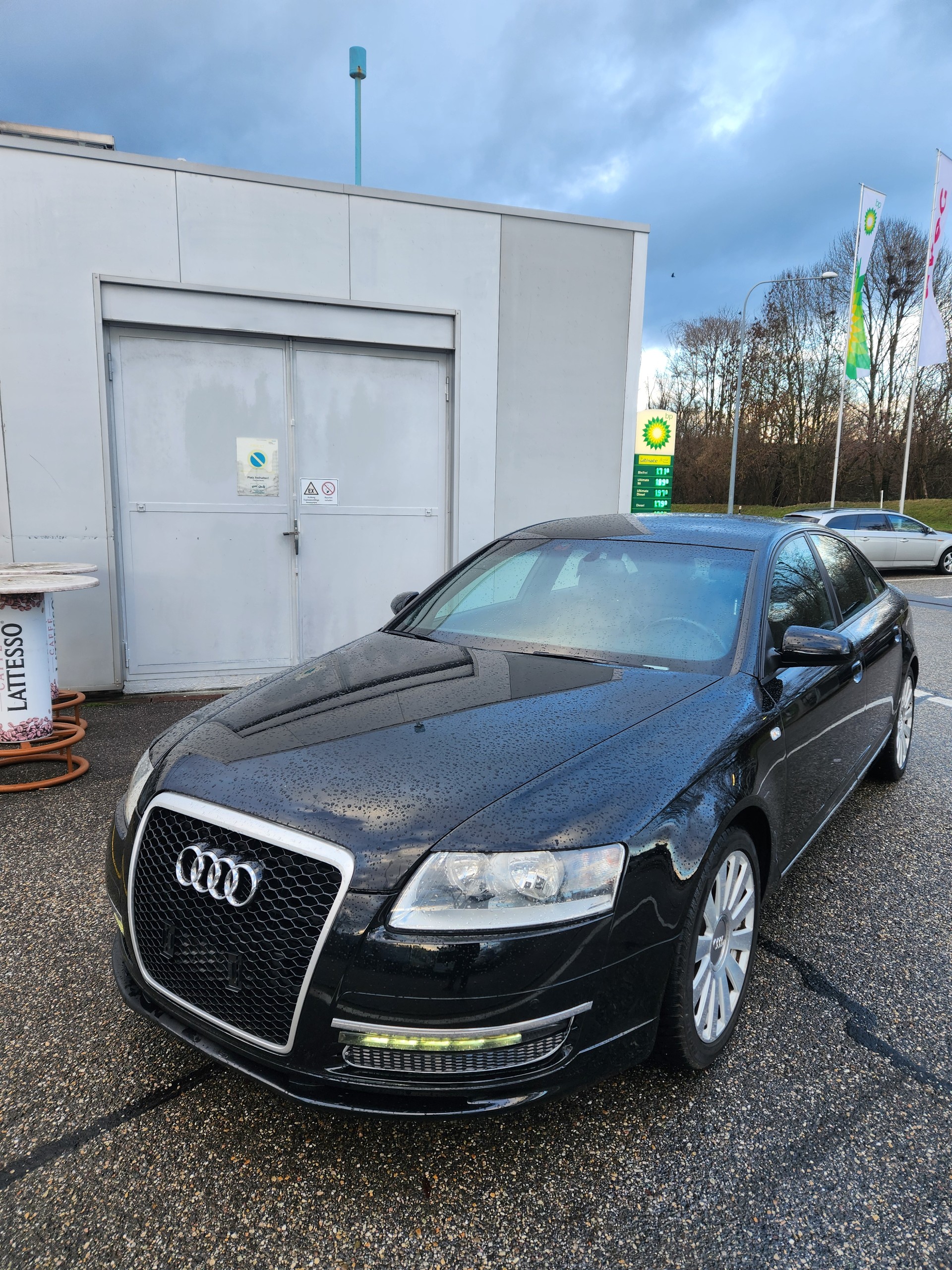 AUDI A6 Limousine 3.2 V6 FSI-image-1