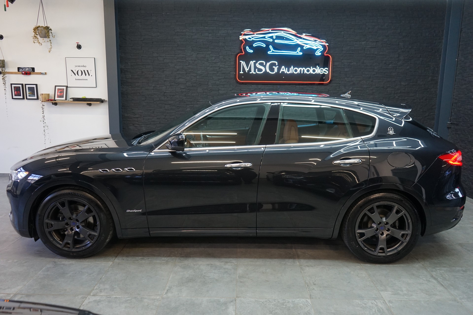 MASERATI Levante 3.0 V6 GranSport Automatica-showroom-element-1