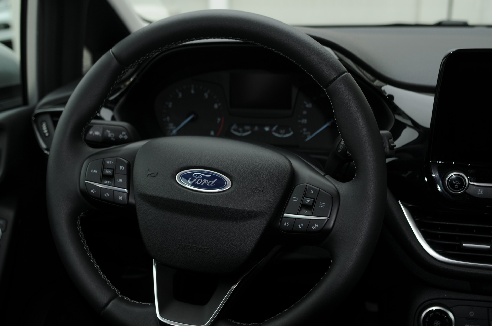 FORD Fiesta 1.0 SCTi Cool & Connect Automat-image-5