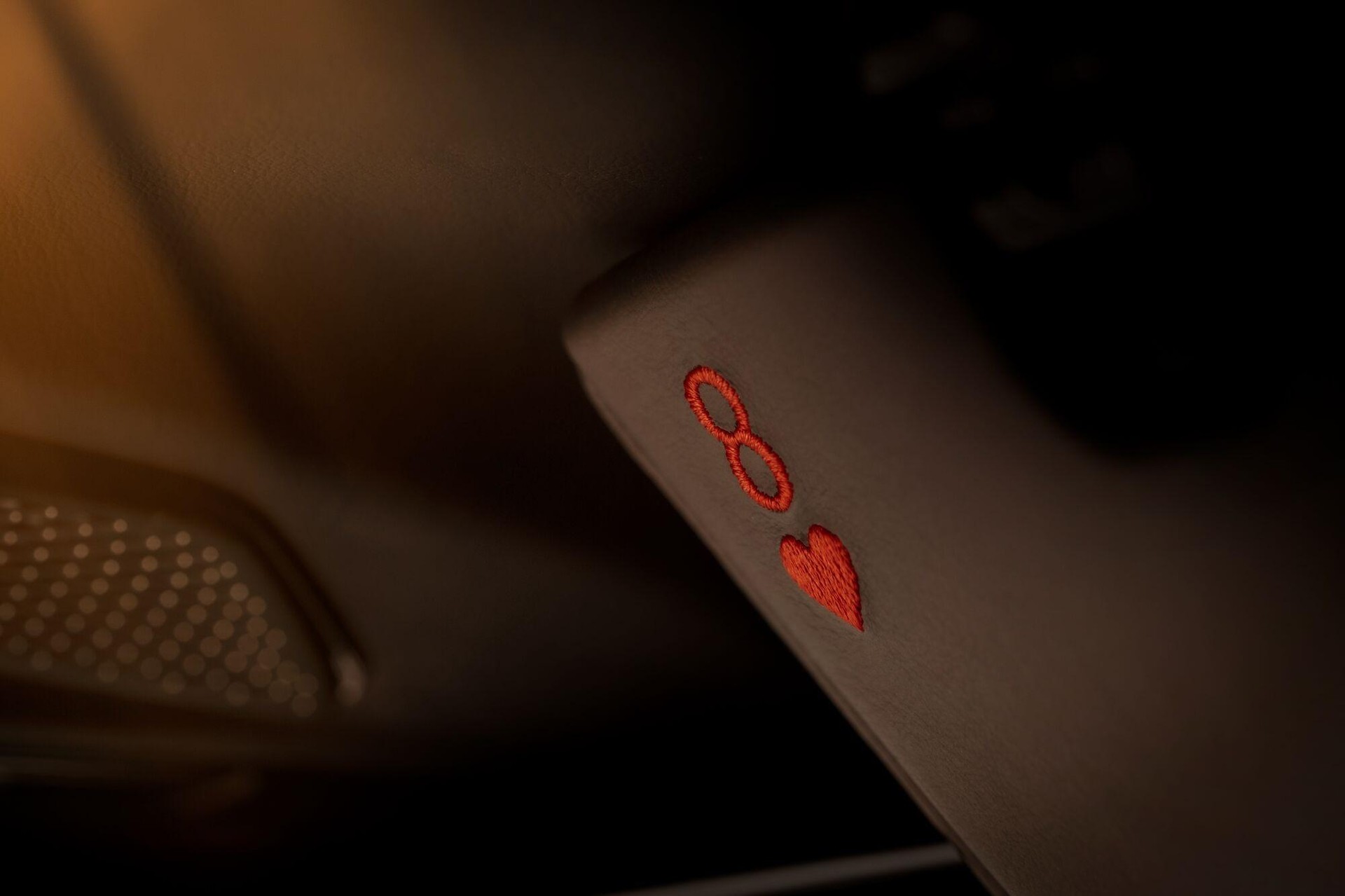 ASTON MARTIN DB12 Coupé 4.0 V8 Bi-Turbo "1 of 60 Goldfinger Edition"-image-16